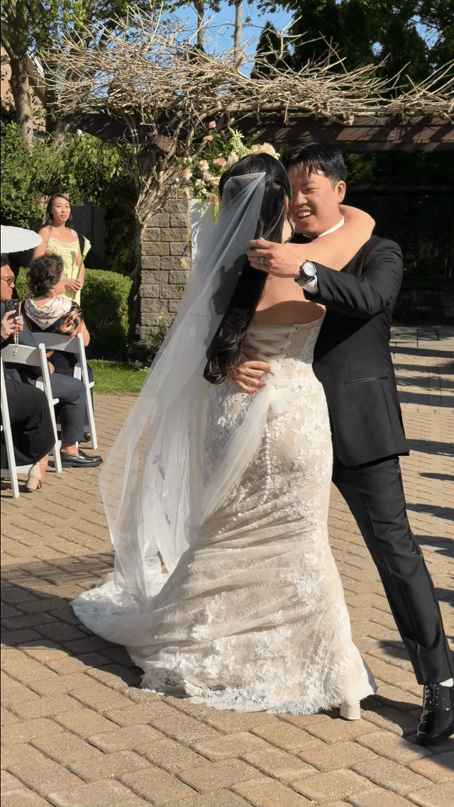 the-conservatory-nj-wedding-ceremony-first-kiss.gif