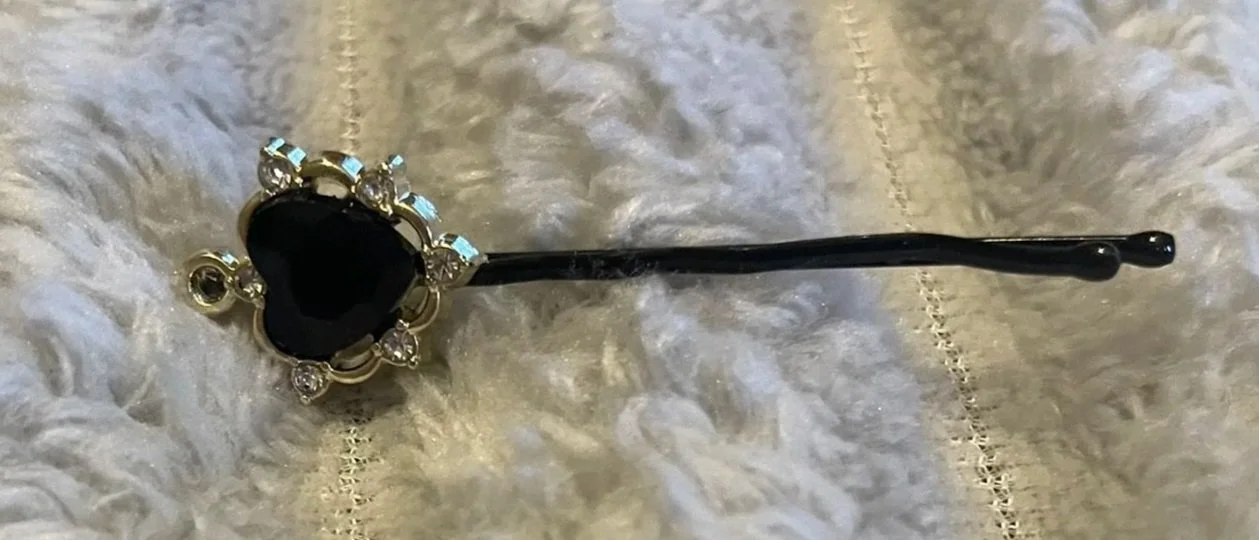 Bobby Pin, Black Heart Button w/Rhinestones