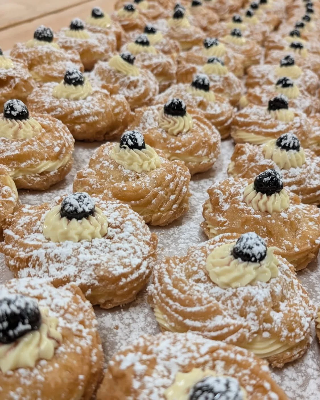 Dreaming of Zeppoles???

Stop by and make your dreams a reality &amp; grab one (or a dozen)🙊 Around for a limited time for Saint Joseph&rsquo;s Day you do not want to miss your chance to indulge 🤤

#stjosephsday #hamont #zeppole #italian #march19 #