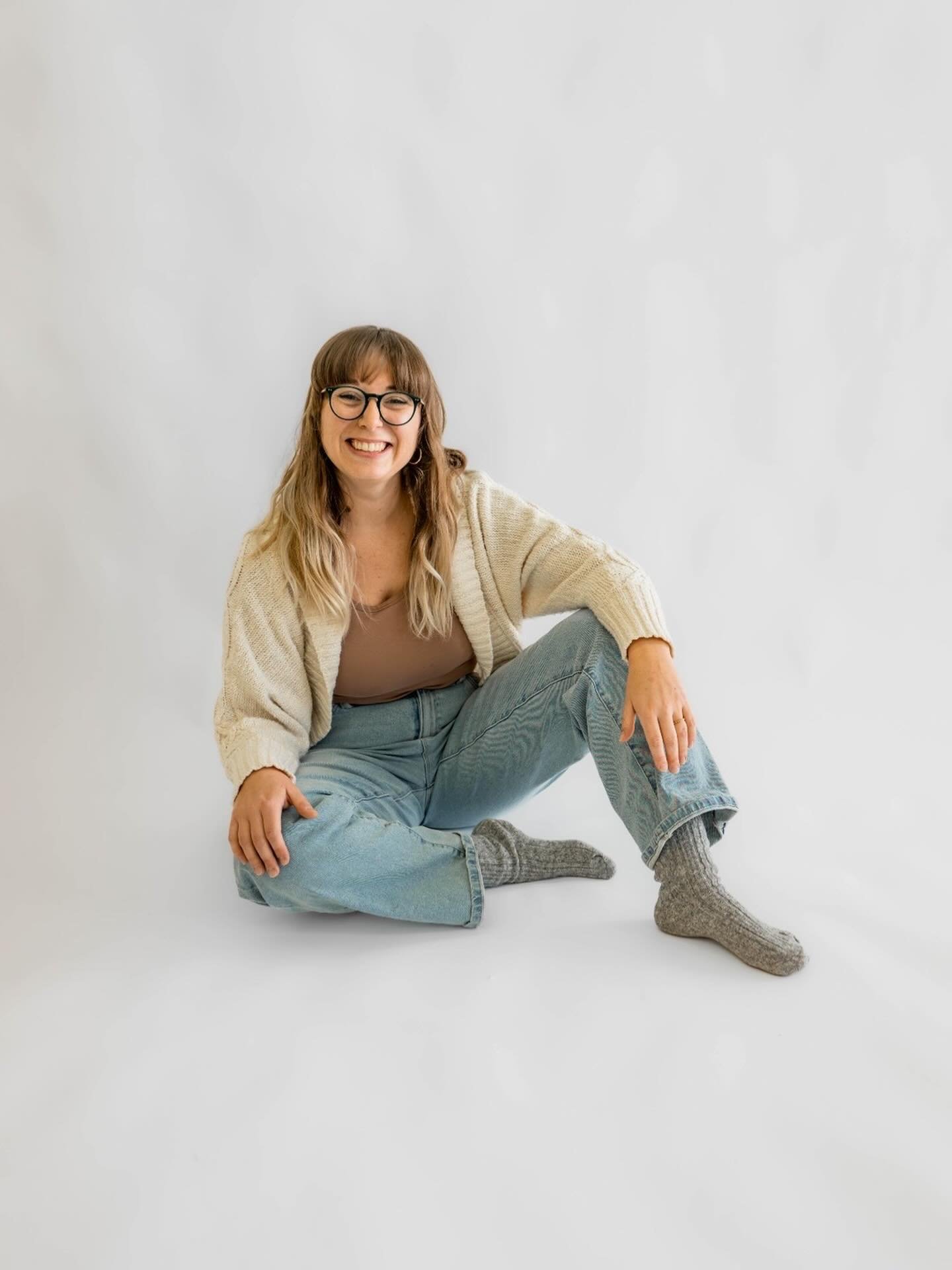 Absolutely loved meeting Carley a few weeks ago in studio. She recently started a new adventure making and selling macarons! Go give her a follow and consider supporting her small business, @mercy_macs ! 

#daytonohiofamilyphotographer #beavercreekoh