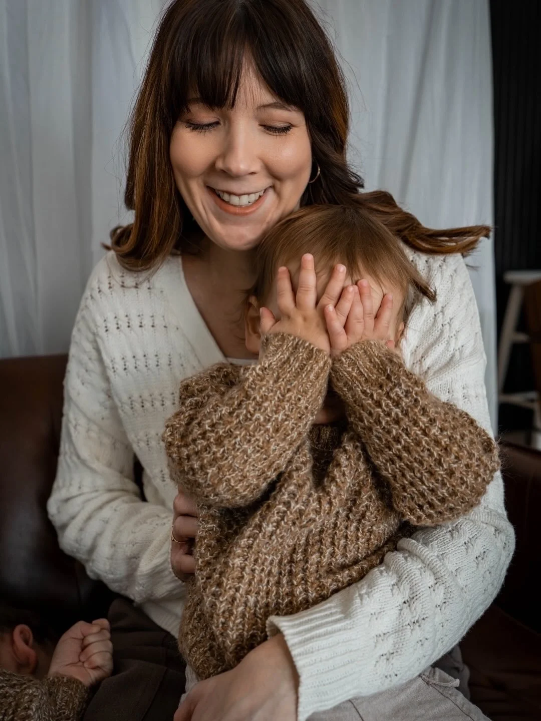 Motherhood Minis are going live ✨TONIGHT✨

I know what it&rsquo;s like to have 80,000 photos in my camera roll, and only a handful of them include me. 😅 

Mother&rsquo;s Day is coming, and you deserve to feel beautiful and loved with pictures to pro