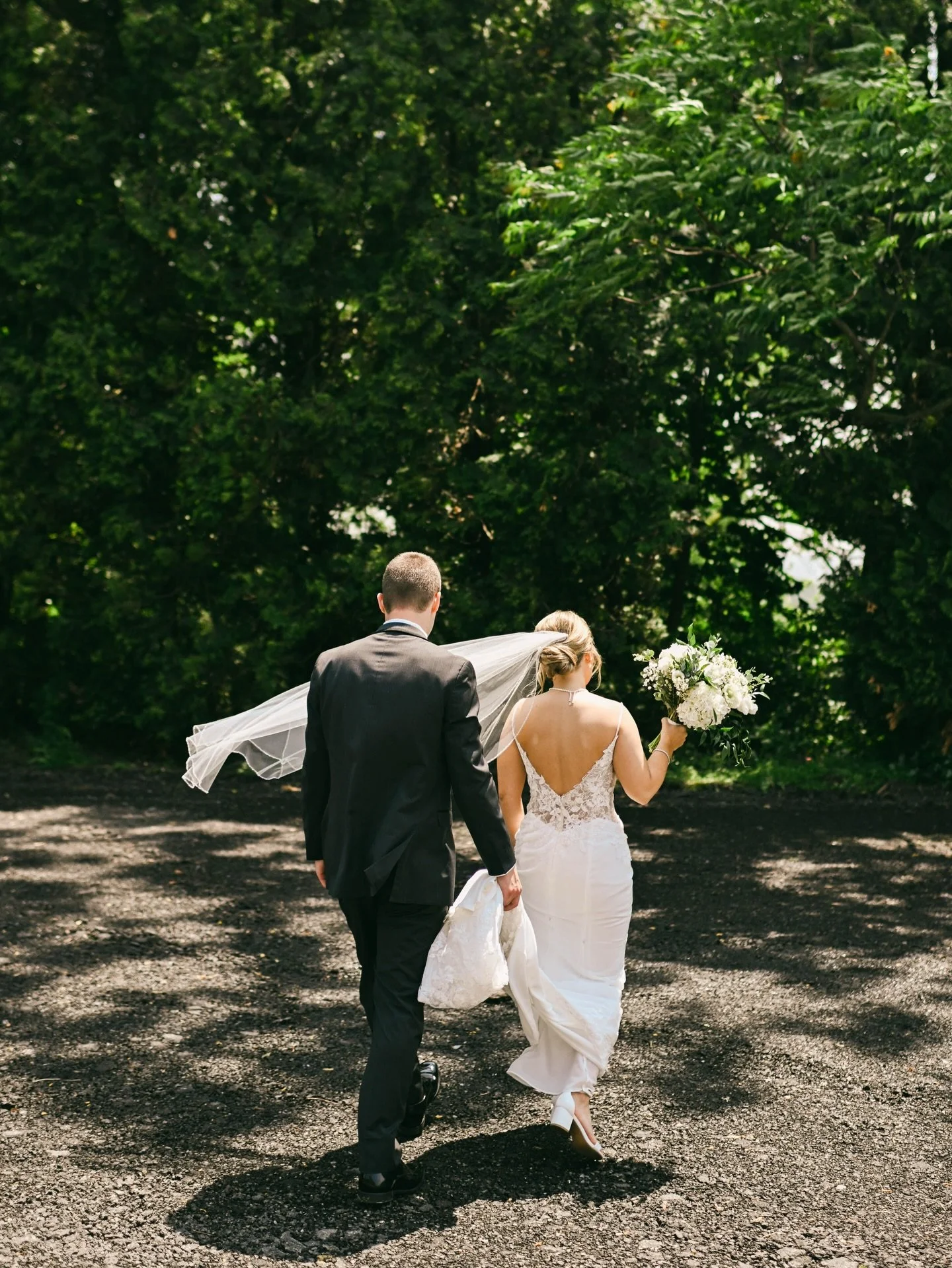 Backyard weddings are trending for us this year and I  so here for it. 
.
Bride: @mb_reichenbach 
Makeup: @madeupby_lele 
Dress: @brides_bouquet1 
Florals: @gillyslilies 
.
#pennsylvaniaweddingphotographer #newjerseyweddingphotographer #paweddingphot