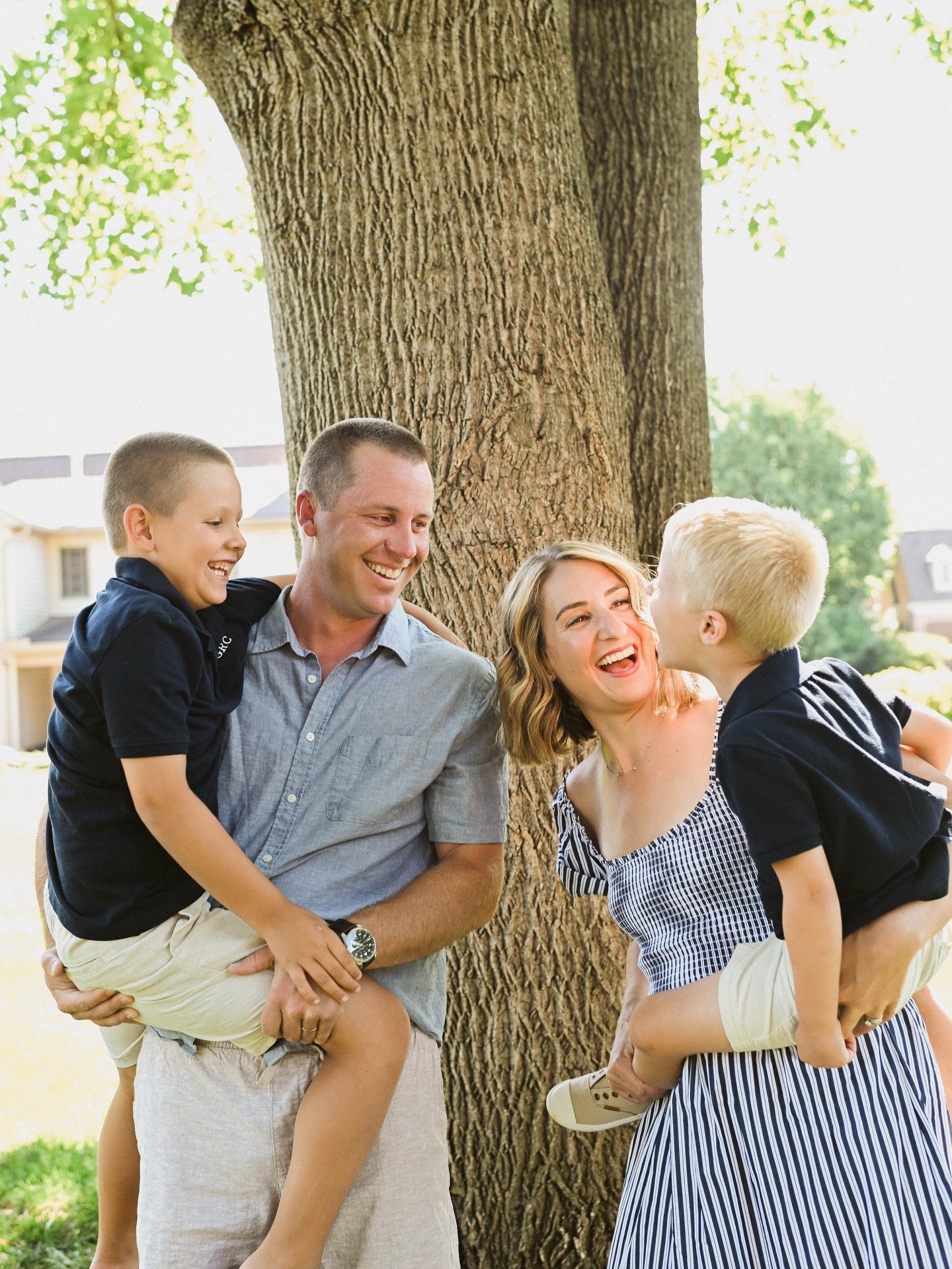 There&rsquo;s something so special about doing an in-home family session with older children. They can play, take up space, and you can do life in a natural way while getting photos. I love how these previews turns out for the Curtis family.
.
.
Lanc