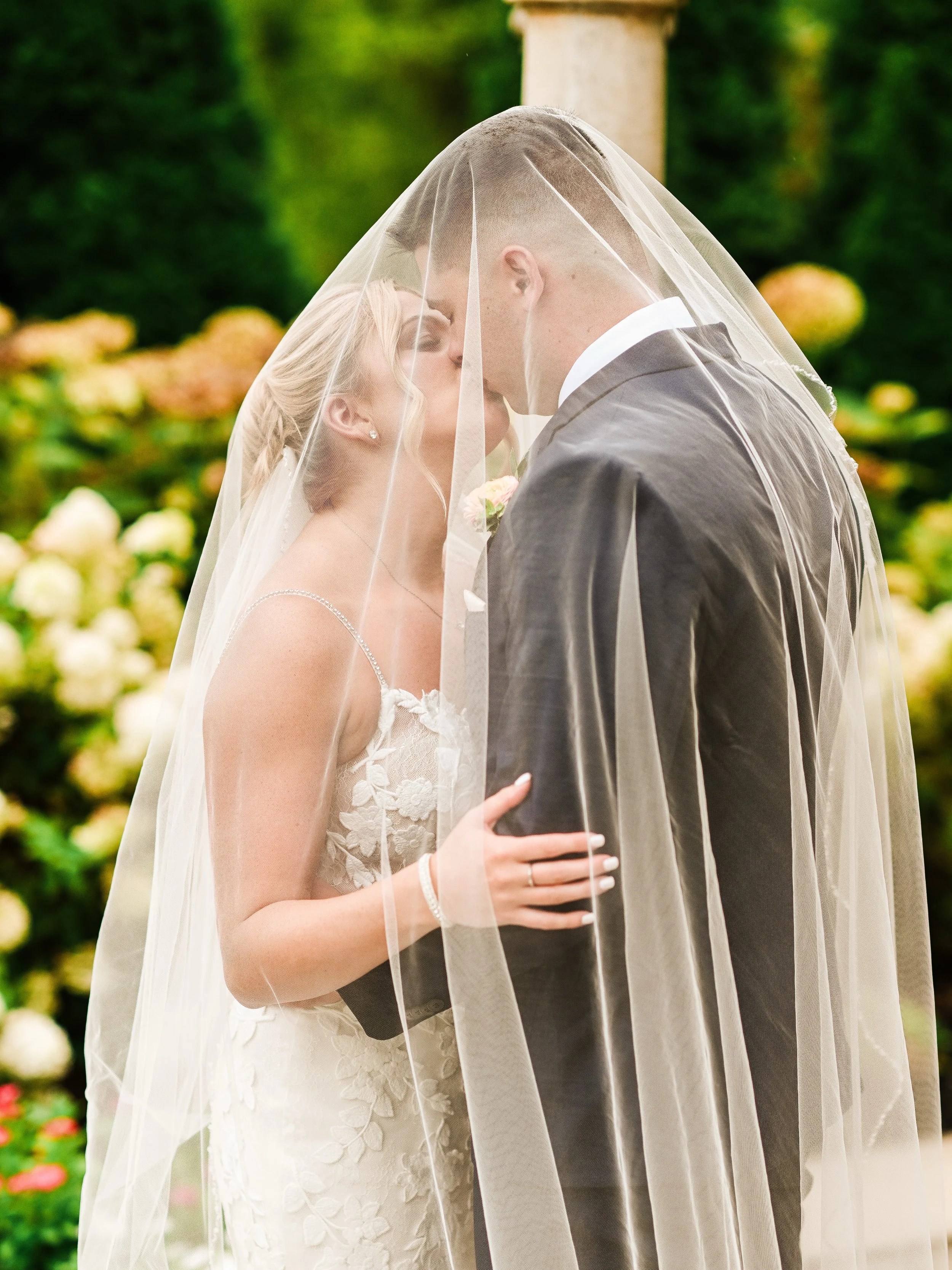 The Hamilton Manor absolutely never fails. How has it almost been two years since this day?
.
Venue: @thehamiltonmanor 
Bride: @_amandagraziano_ 
.
.
Hamilton Manor wedding
New Jersey wedding Photographer
NJ wedding photographer
New Jersey wedding
El