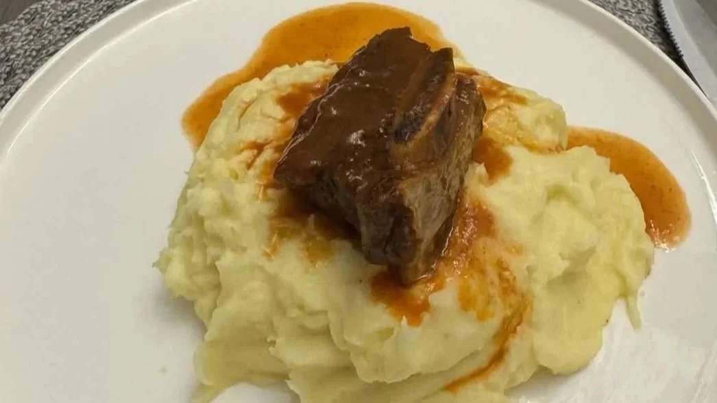 Braised Short-ribs with Garlic Mashed Potatoes