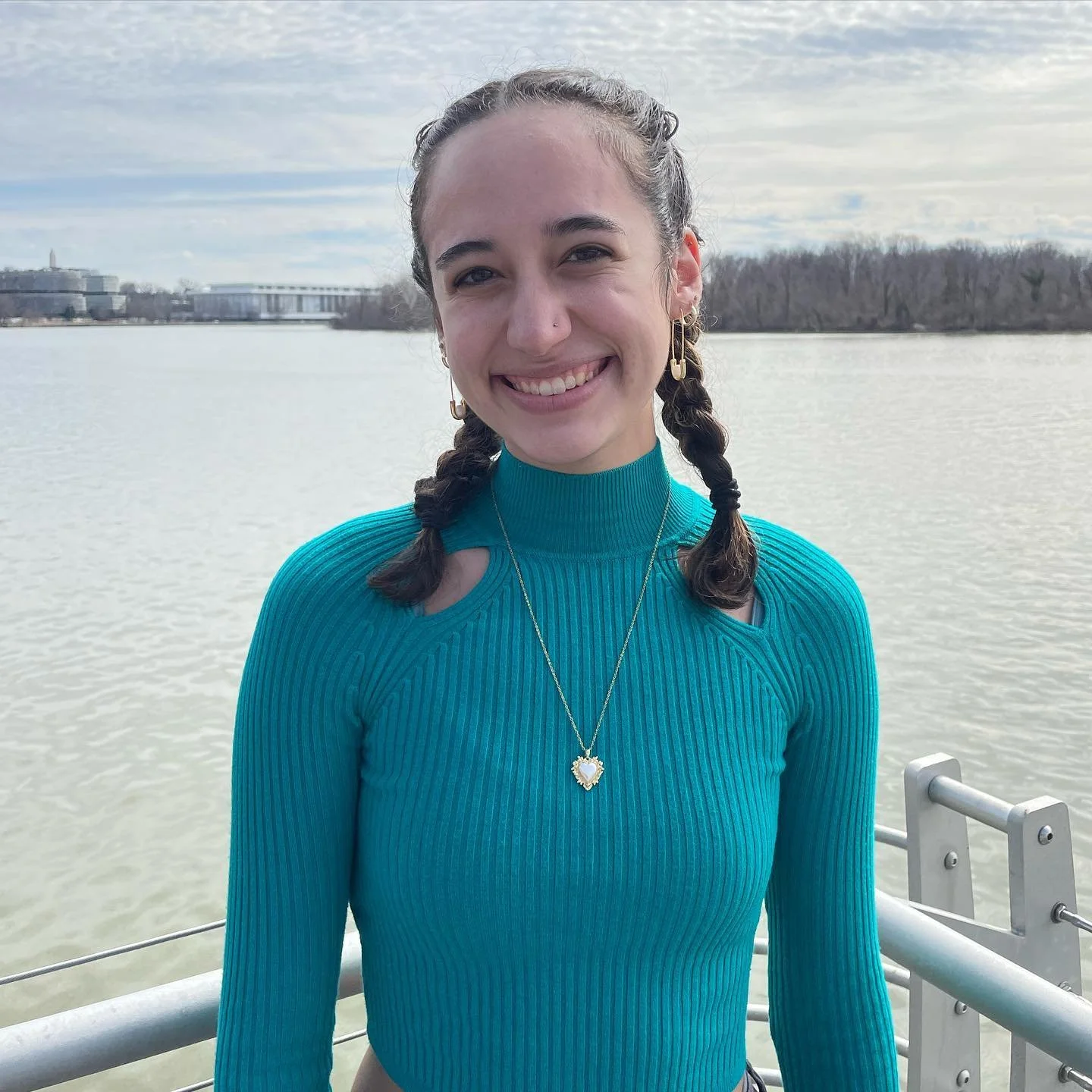 hi everyone! my name is Natalia Cervantes and i am so excited to share my artistic journey with you!! 🦋