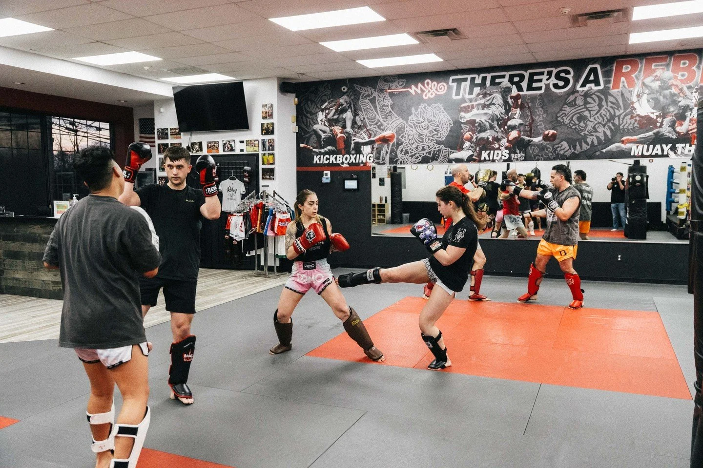 You don&rsquo;t grow alone, you grow together. 🥊🔥

Training as a group pushes your pace, sharpens your mindset, and keeps you accountable every round. 

Working with a partner teaches timing, distance, and real reactions.

Iron sharpens iron. Show 