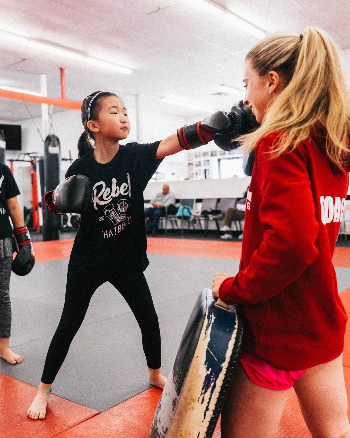 Teaching kids the jab means teaching balance, coordination, focus, and discipline from day one.

Strong technique starts with the basics, and the basics matter.

#RebelThaiboxing
