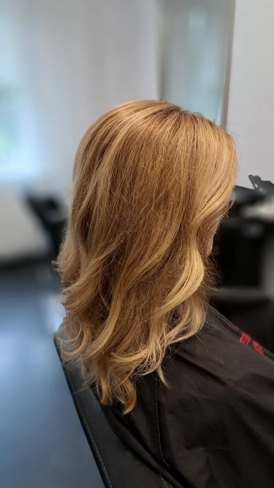 Ilgų plaukų šukavimas su švelniomis bangomis — Grožio salonas „Edita“, Kaunas