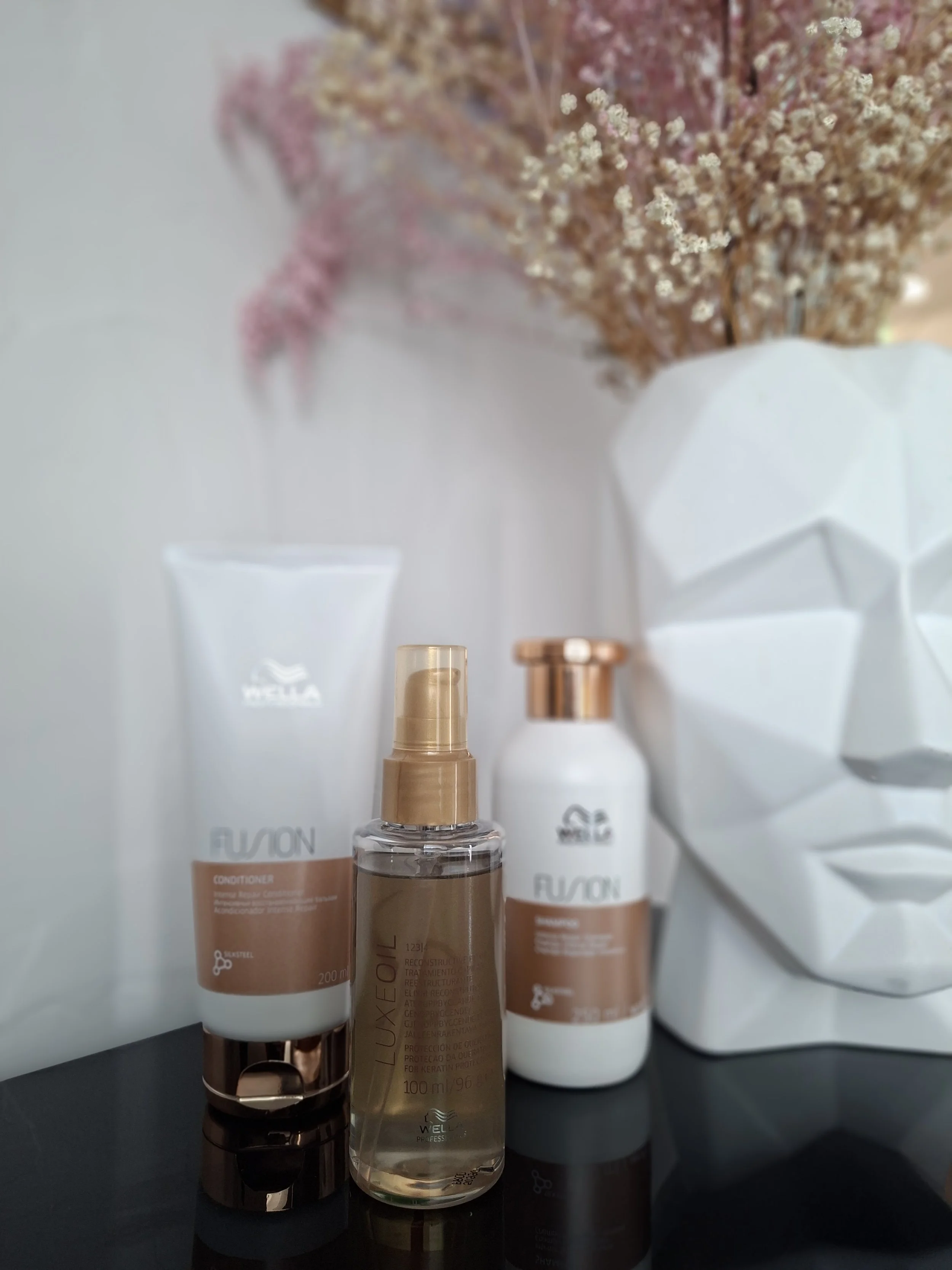 Wella produktų kolekcija grožio salone Edita, kuris įsikūręs Kaune.