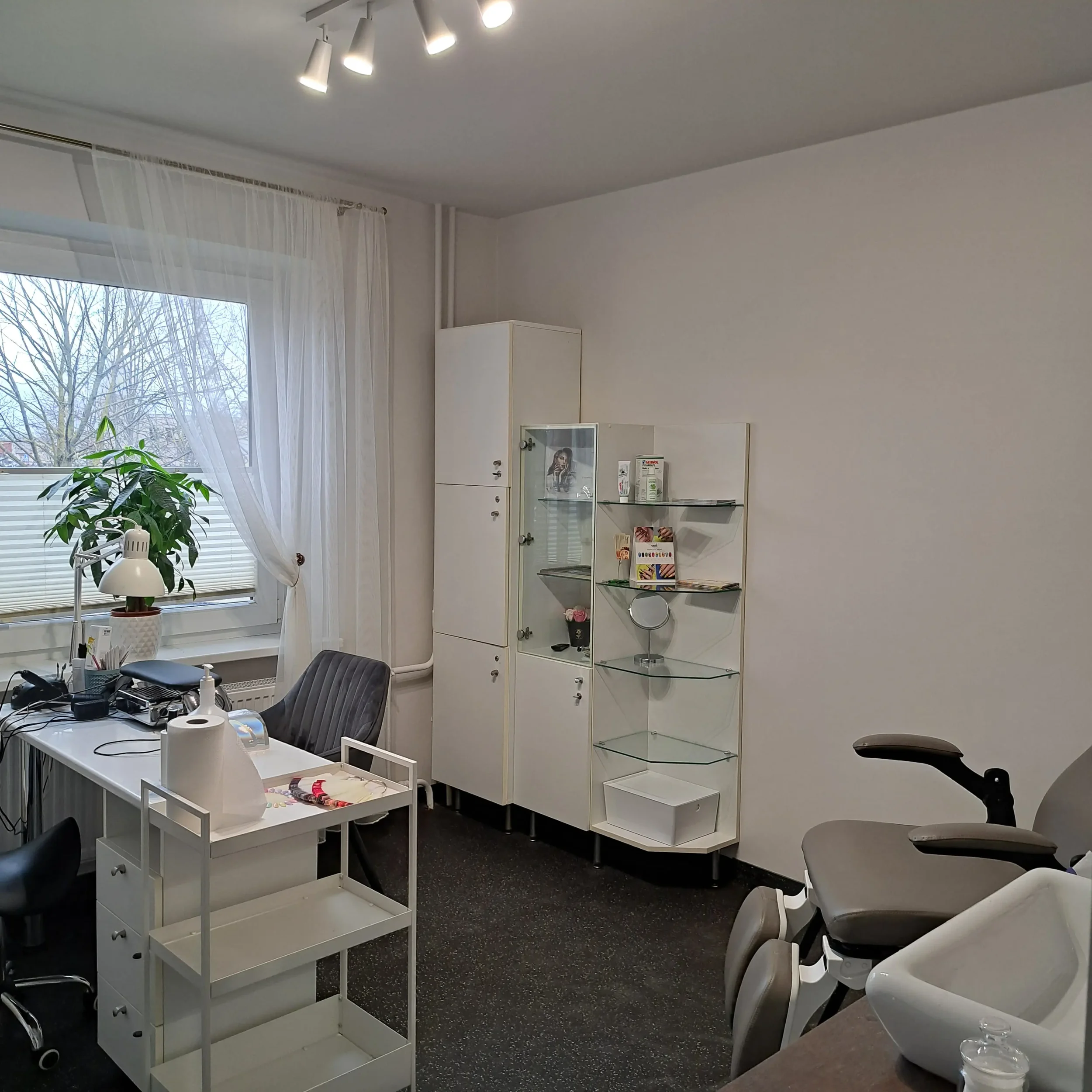 Estetinės kosmetologijos ir procedūrų kabinetas grožio salone „Edita“.