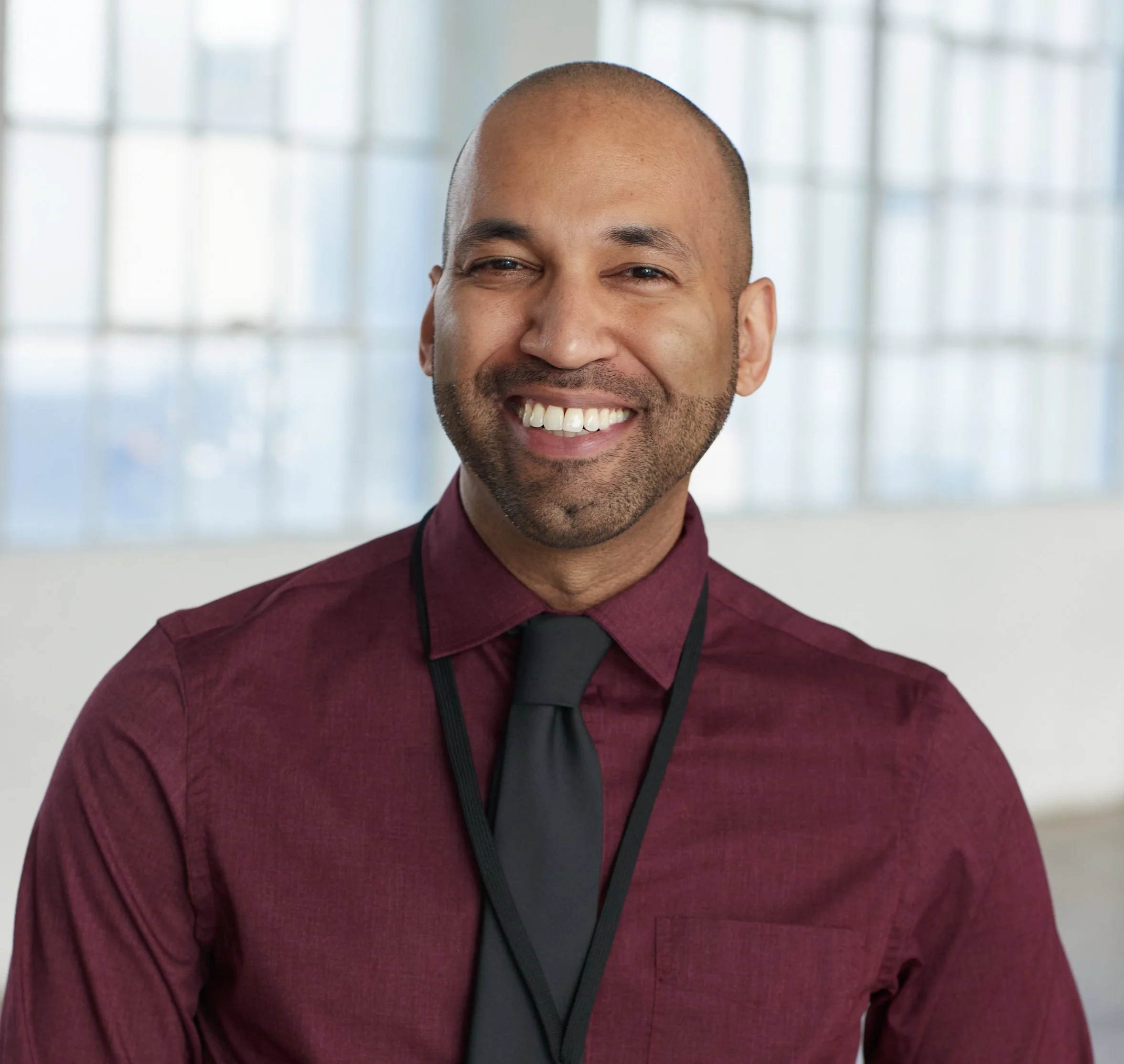 Jorge Ortiz Headshot 4.jpg