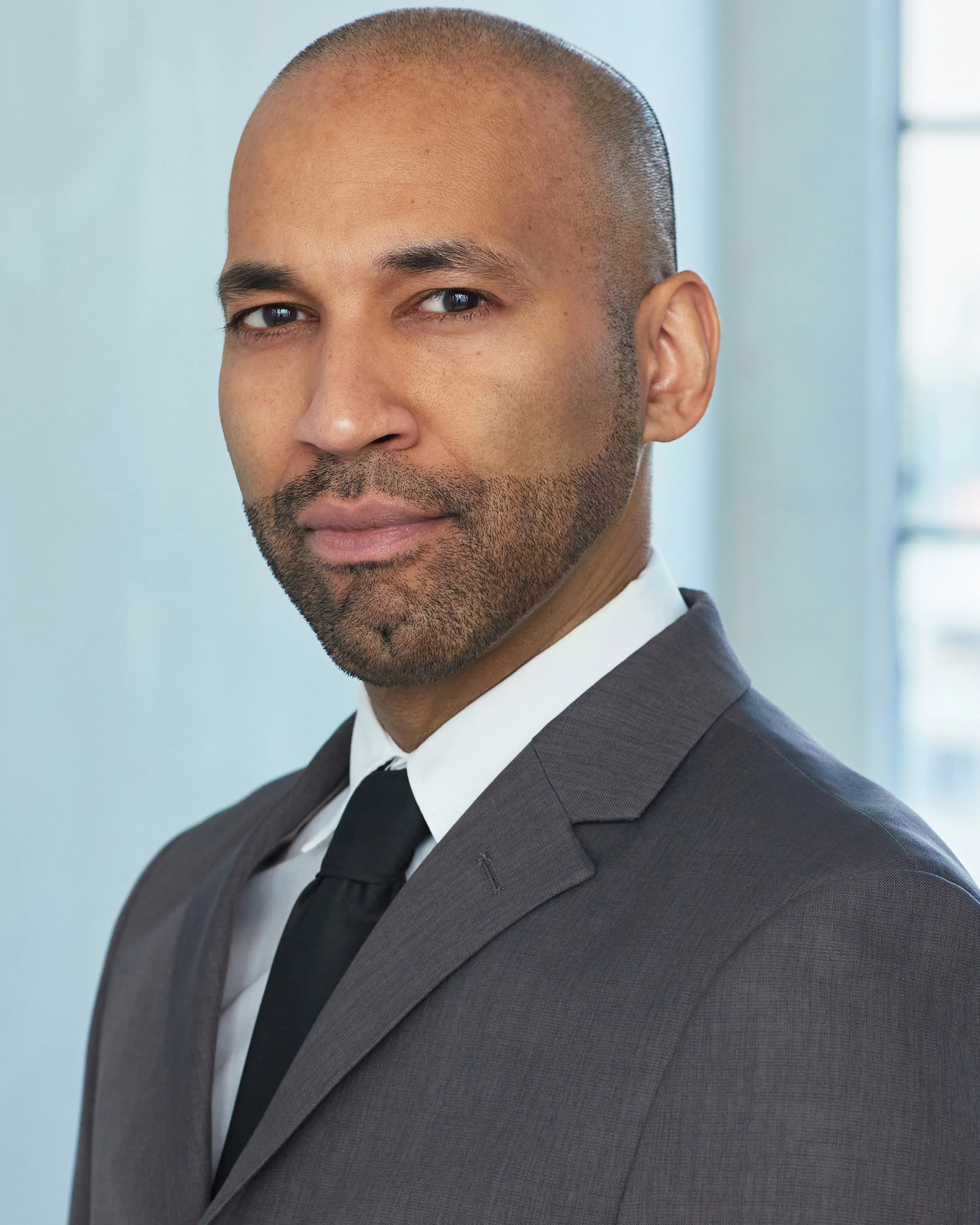 Jorge Ortiz Headshot 2.jpg