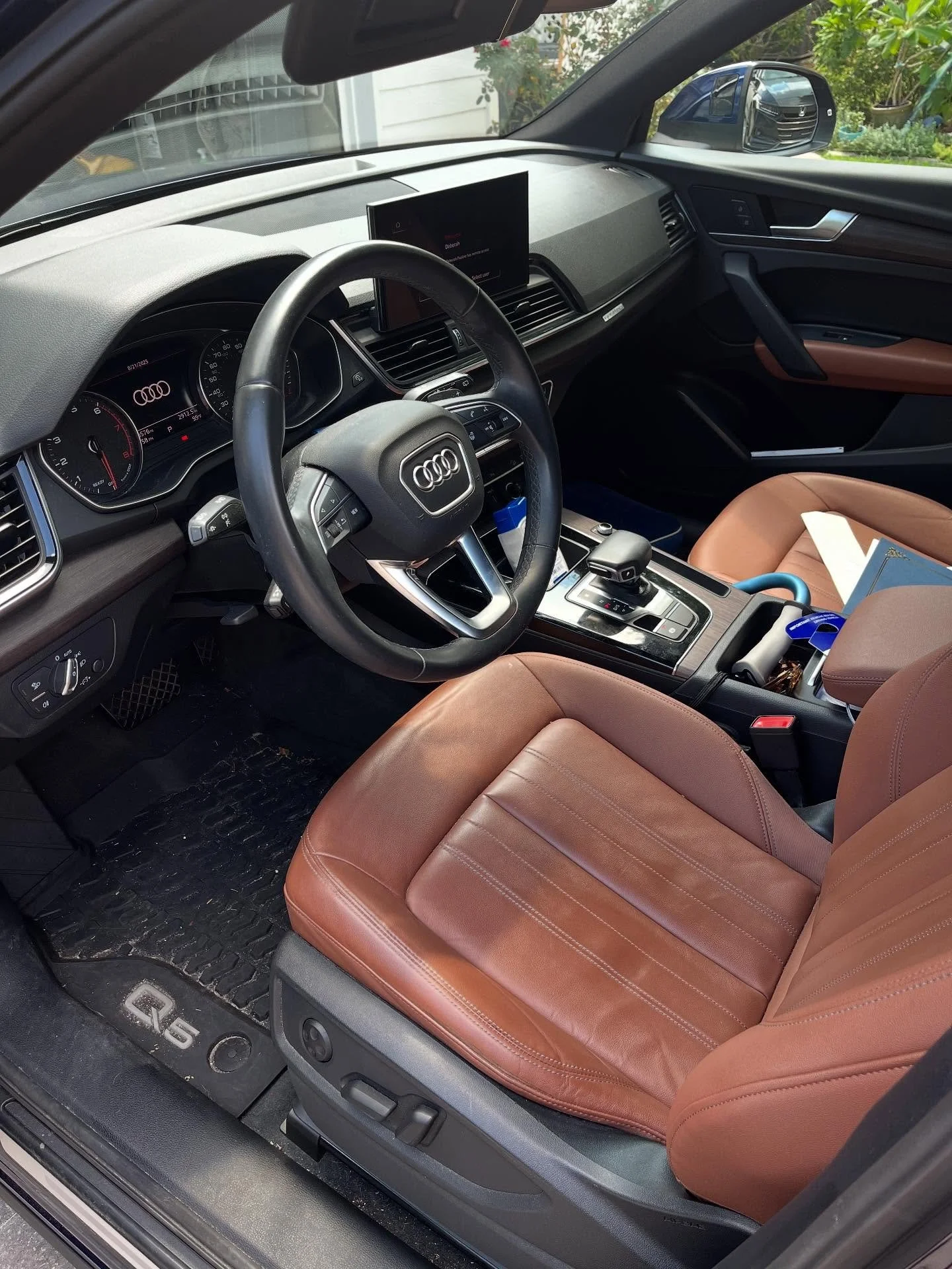 Basic inside detail on an 2023 Audi Q3