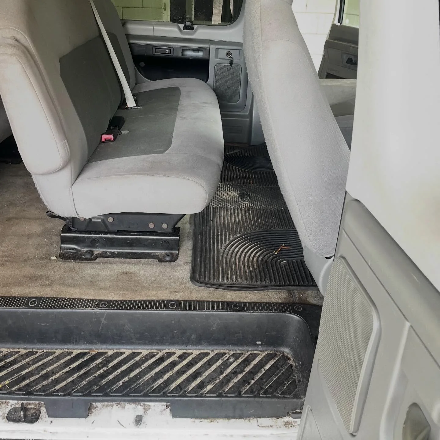 Basic interior detail on Ford Van, before &amp; after pictures (without extracting)!