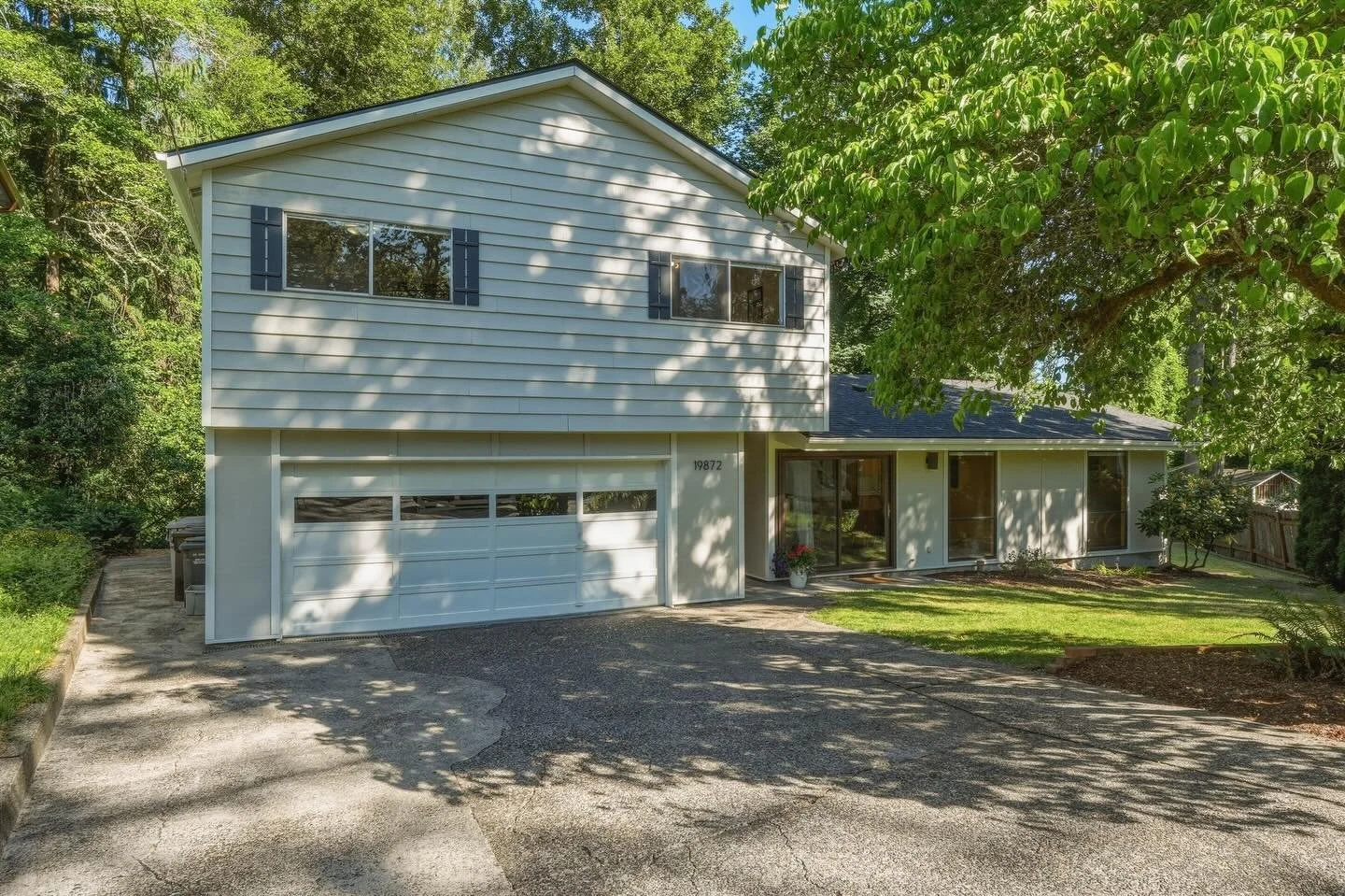 ✨ NEW LISTING ✨

📍19872 White Cloud Circle, West Linn, OR 97068

A home with options, charm, and a setting you&rsquo;ll fall in love with. 🌲🏡

This beautifully maintained 4-bedroom, 2-bath home sits on nearly a quarter-acre lot and backs to a peac