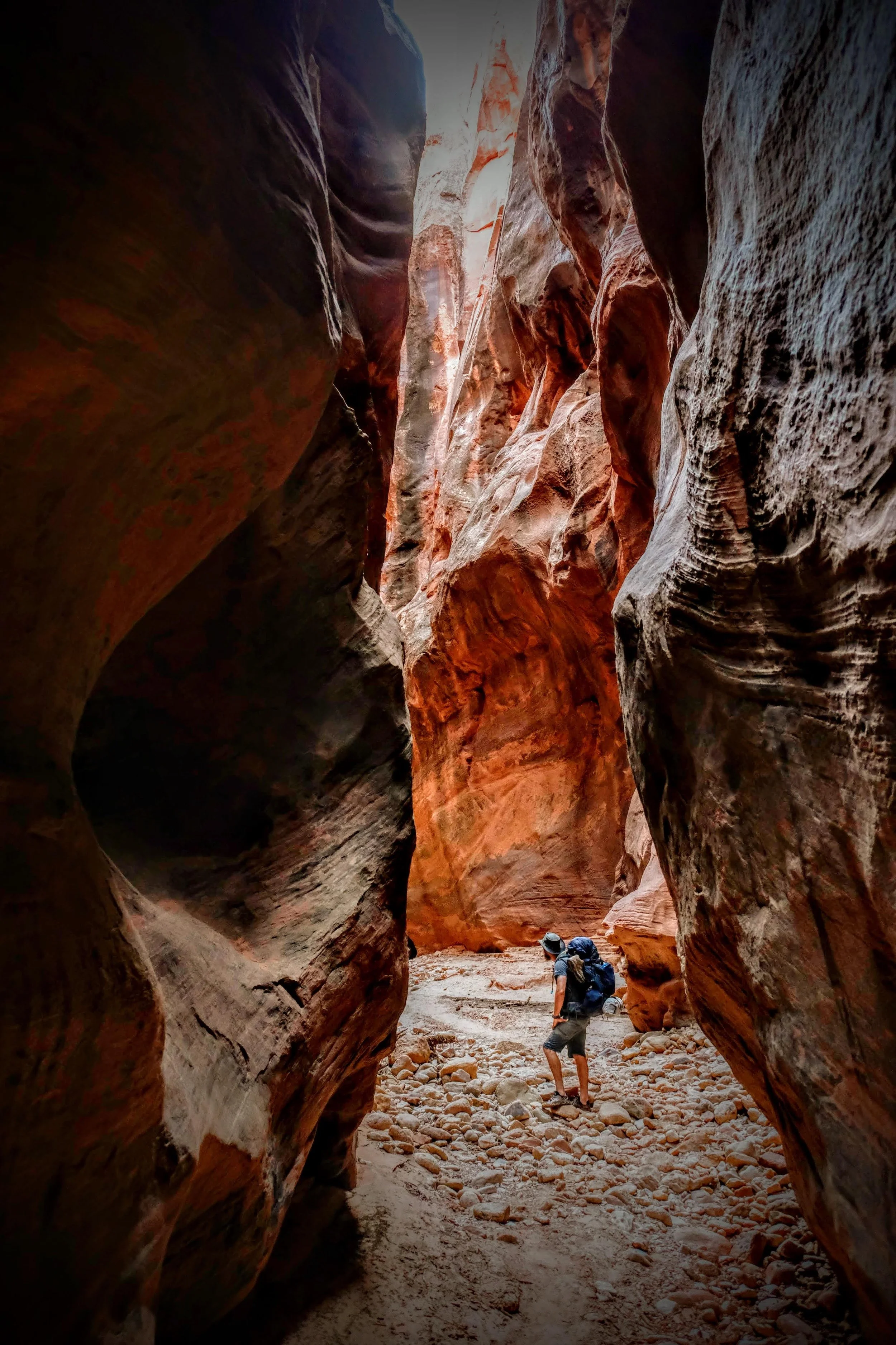 Dash fellow stanind in red slot canyon