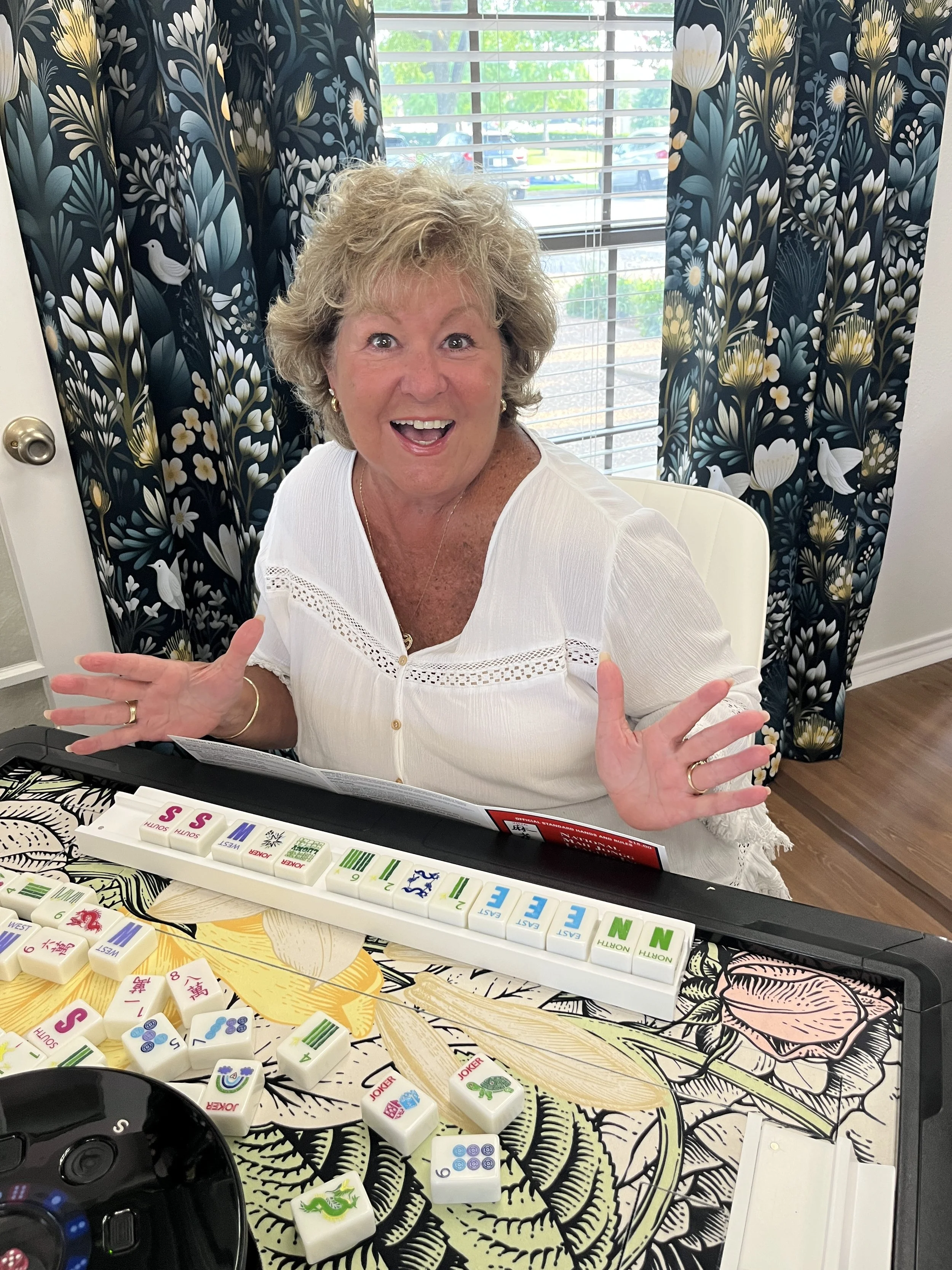 women celebrating getting a mahjong