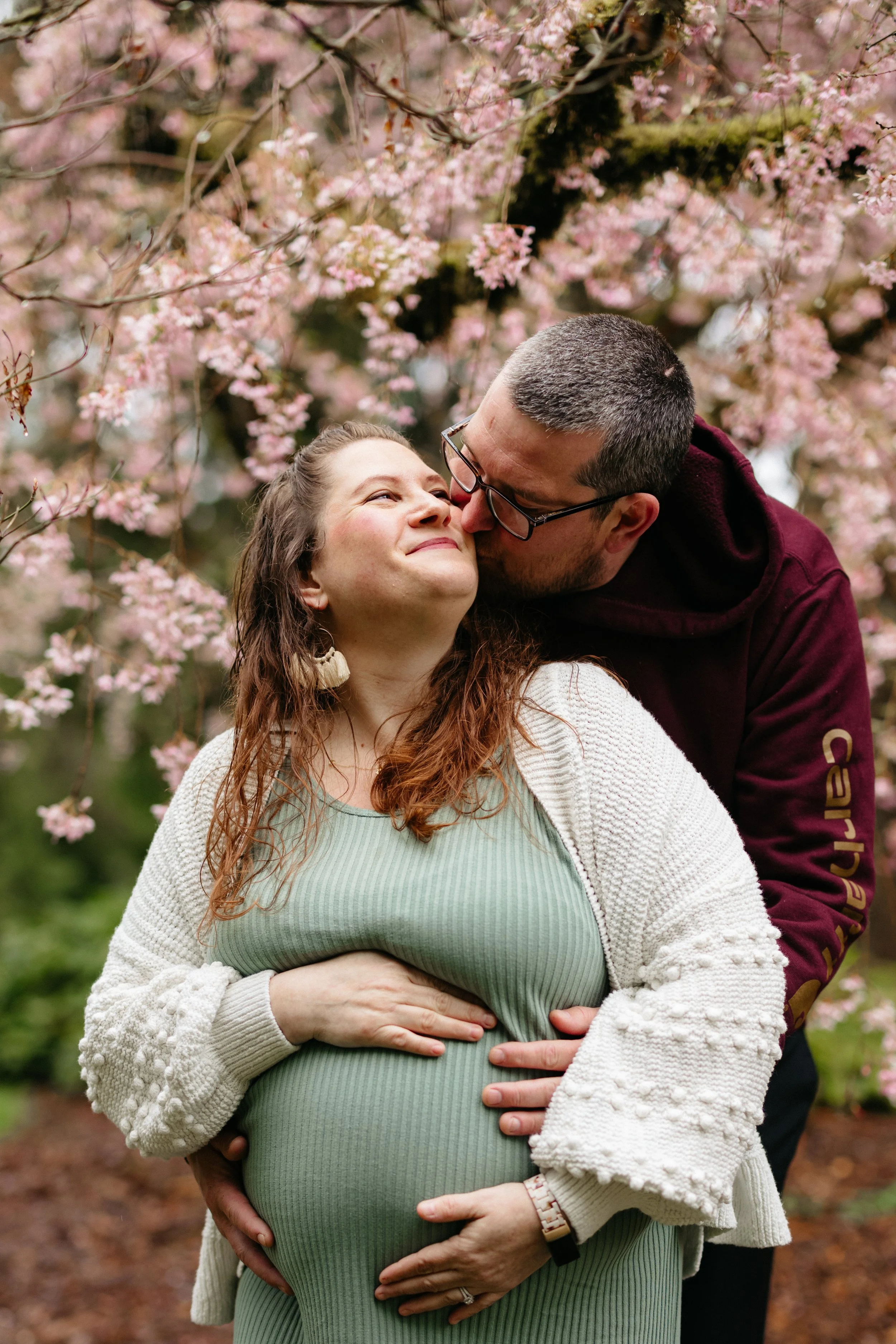 Cherry blossom maternity photoshoot in Seattle 