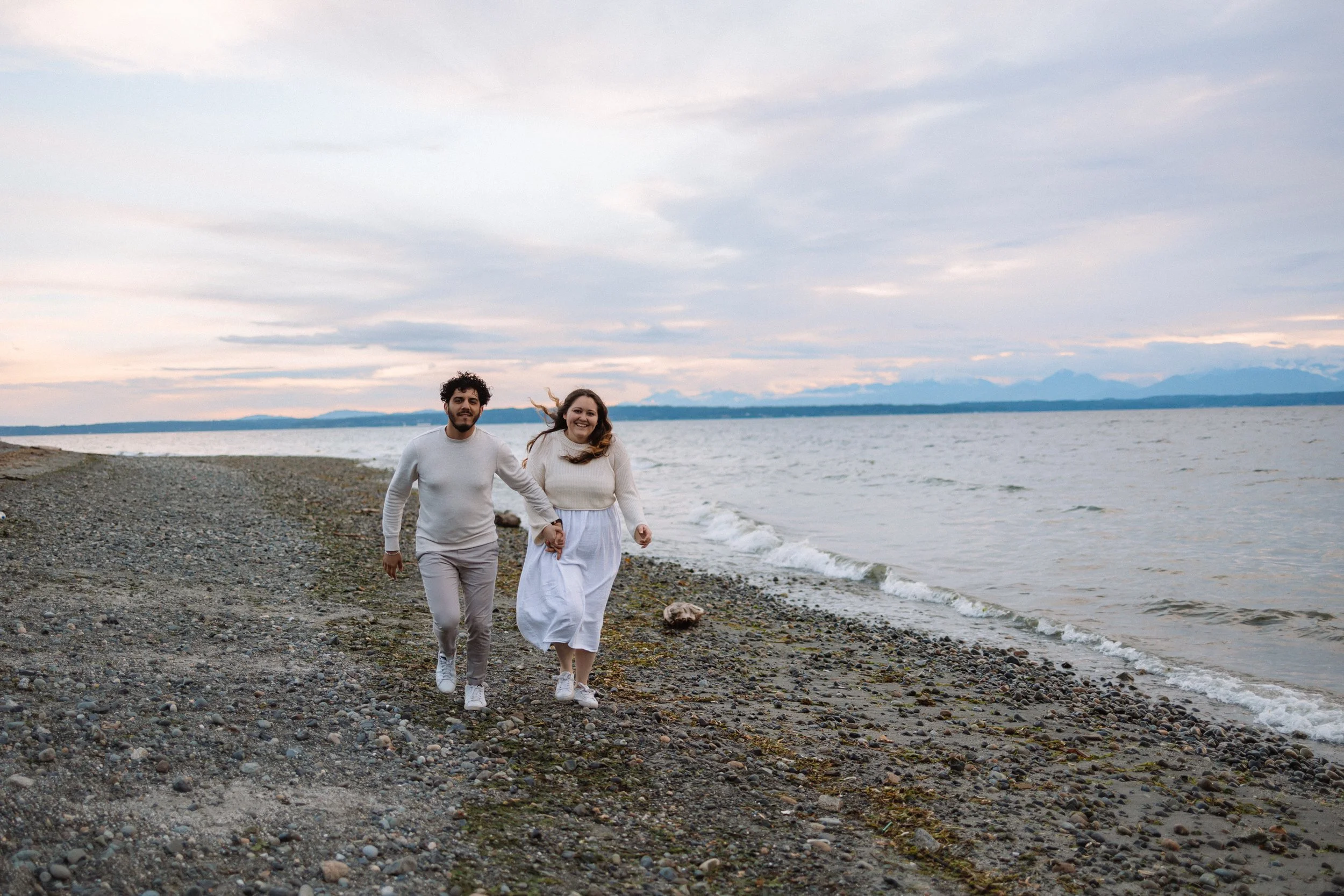 seatlle-couple-sunset-photoshoot-carkeek-park-26.jpg