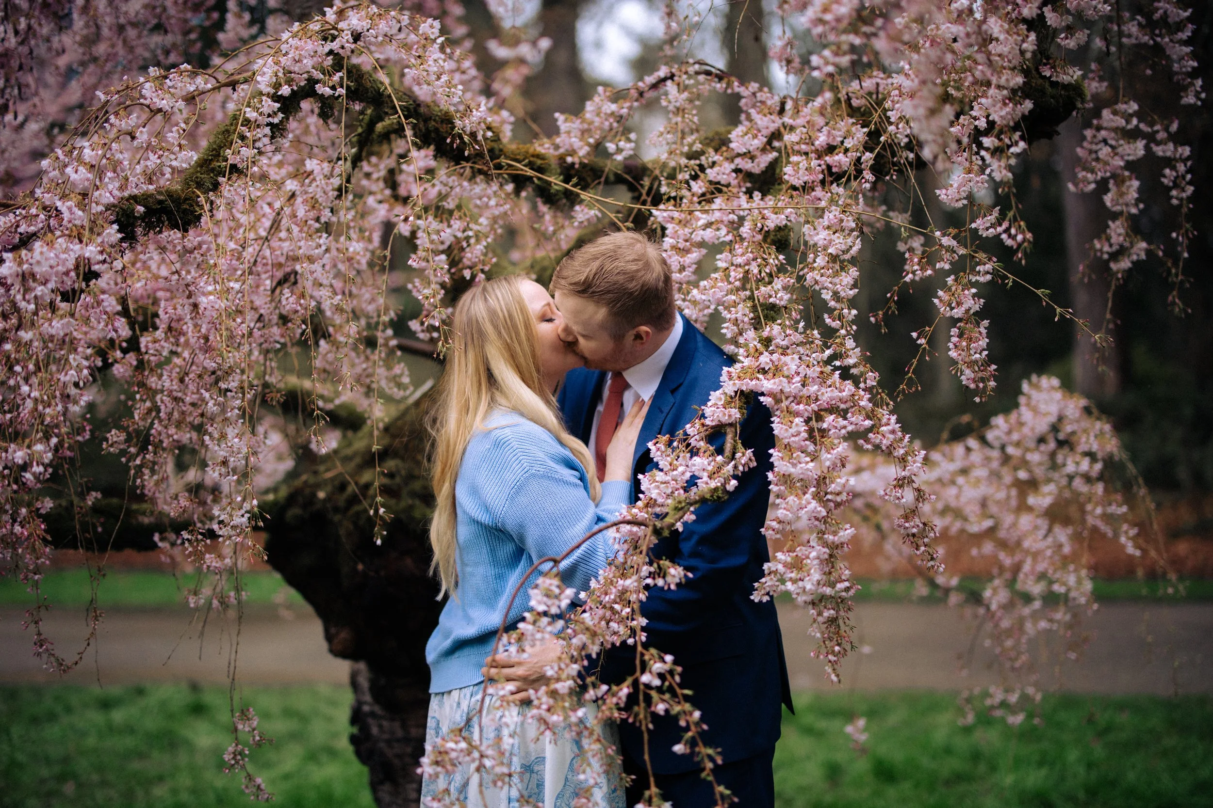 seattle-cherry-blossom-engagement -14.jpg