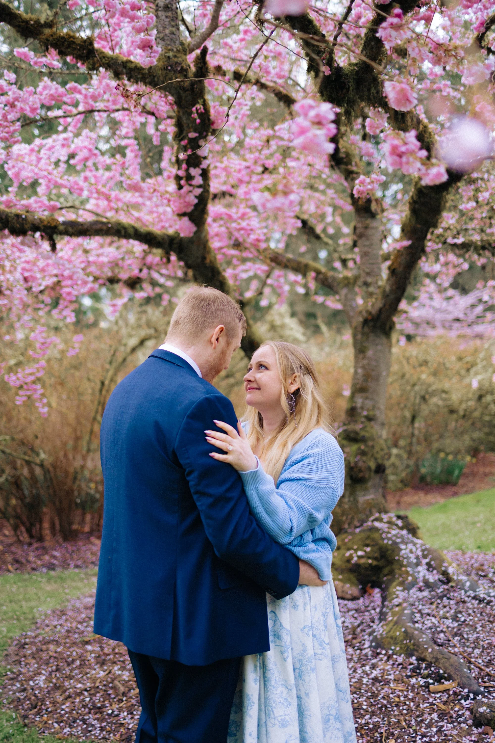 seattle-cherry-blossom-engagement -30.jpg