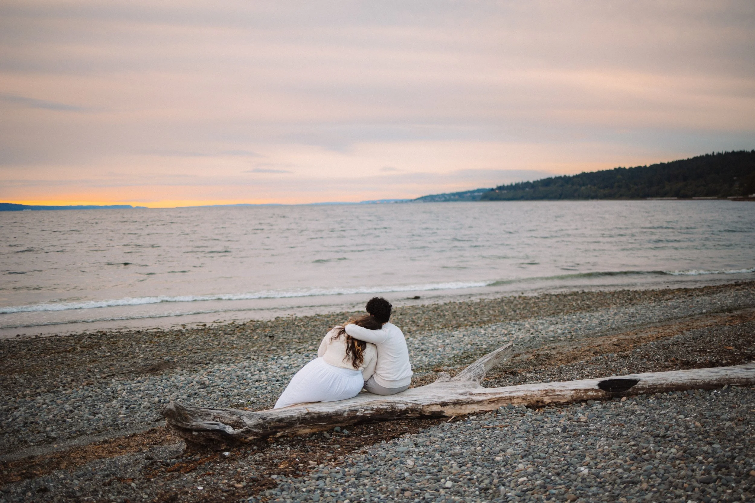 seatlle-couple-sunset-photoshoot-carkeek-park-105.jpg