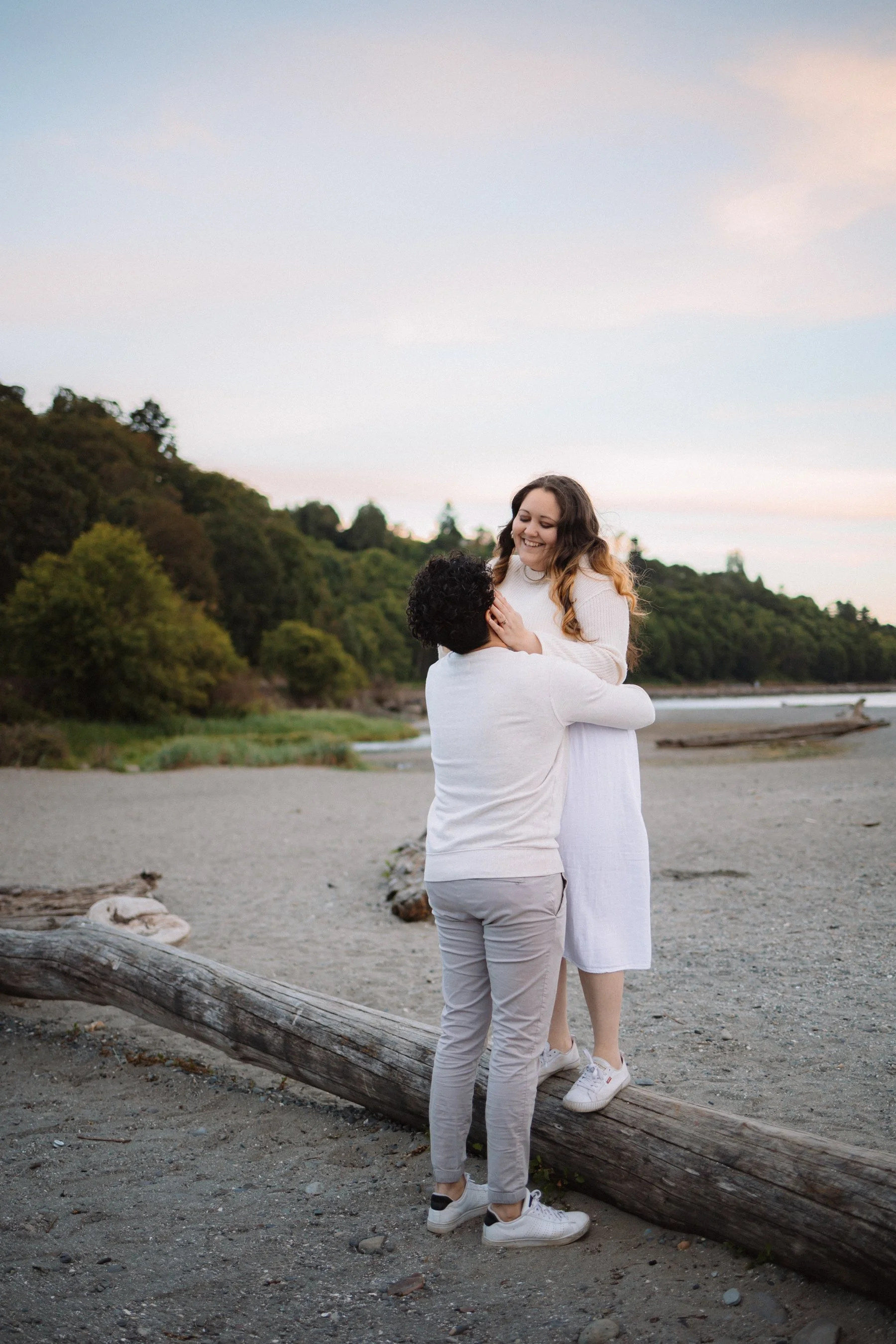 seatlle-couple-sunset-photoshoot-carkeek-park-80.jpg