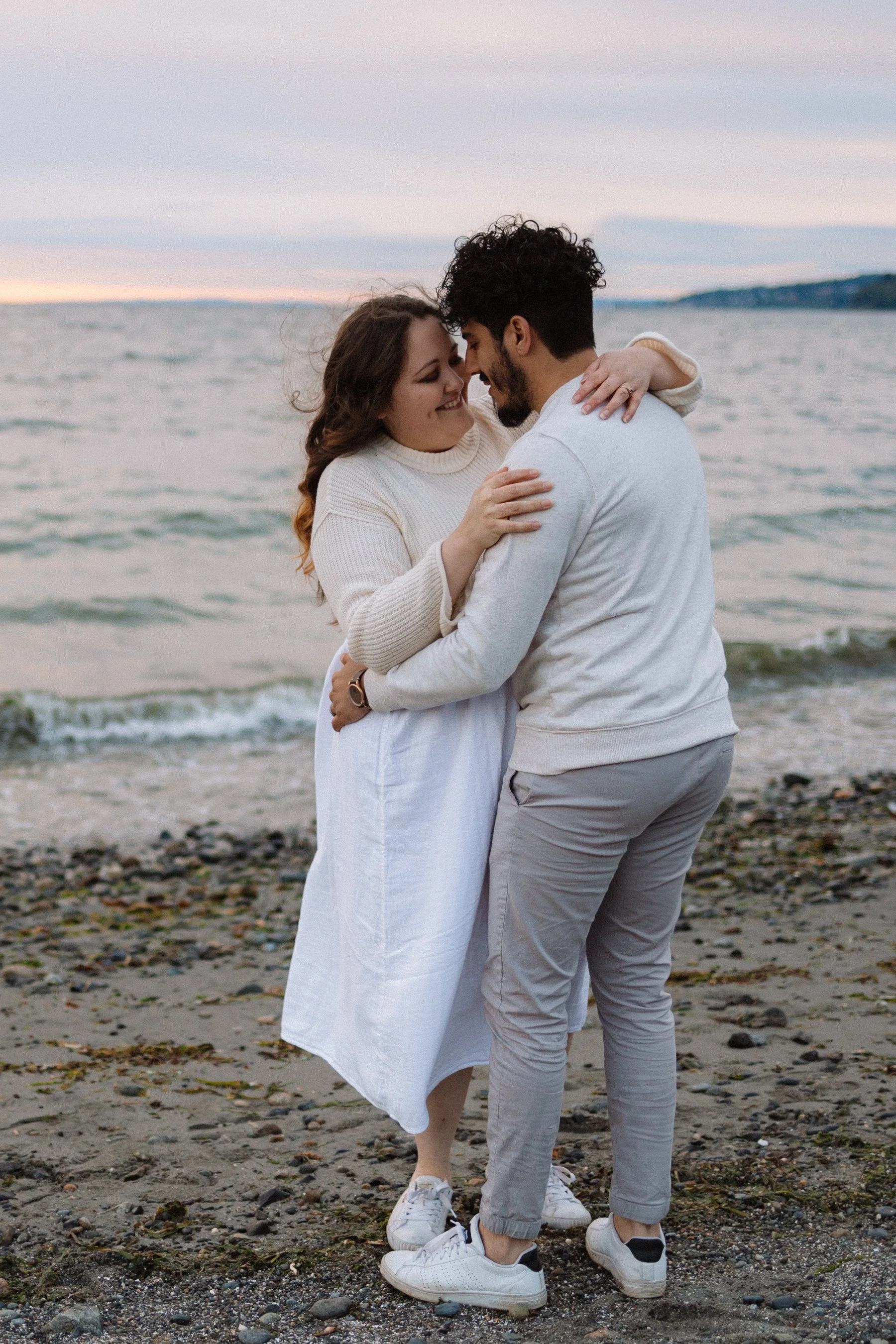 seatlle-couple-sunset-photoshoot-carkeek-park-47.jpg