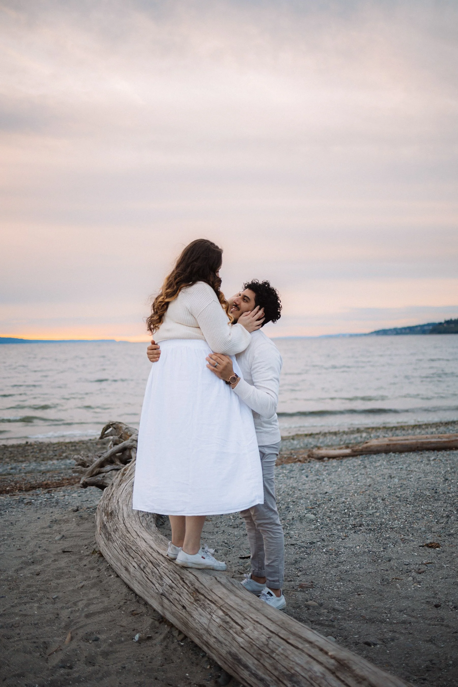 seatlle-couple-sunset-photoshoot-carkeek-park-83.jpg