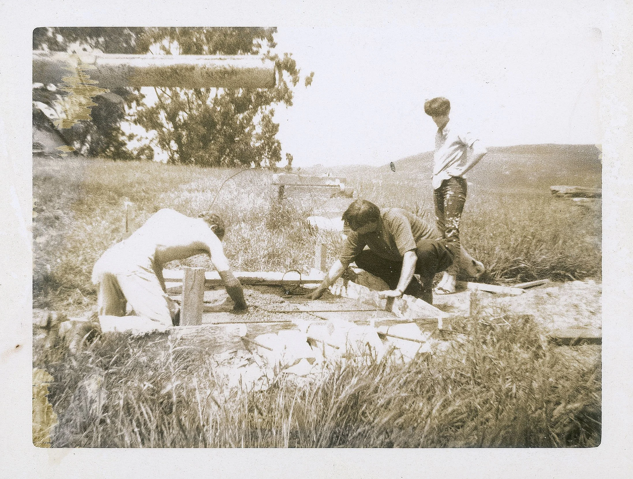 Jim Melchert and assistants casting Earthdoor, 1965