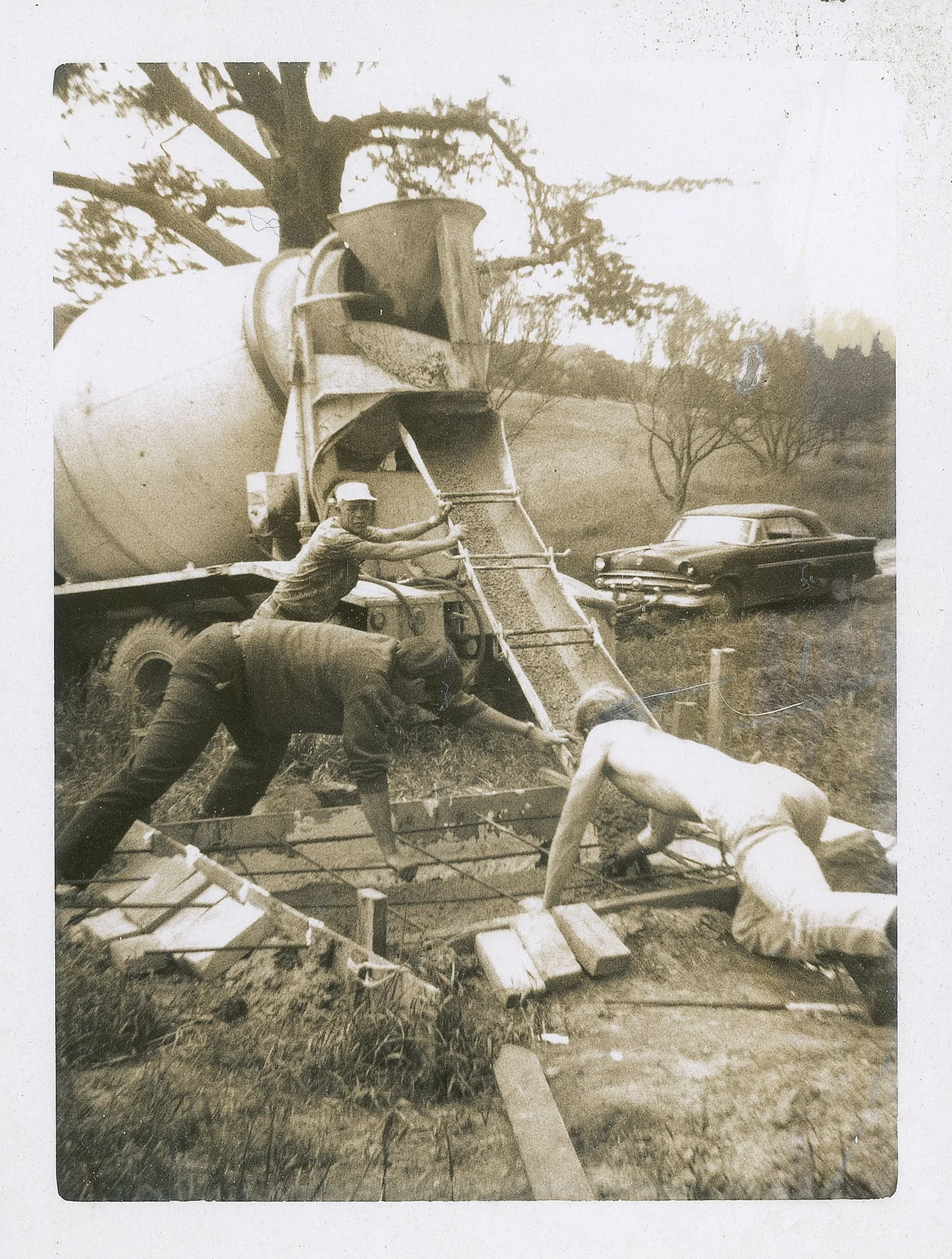 Jim Melchert and assistants casting Earthdoor, 1965