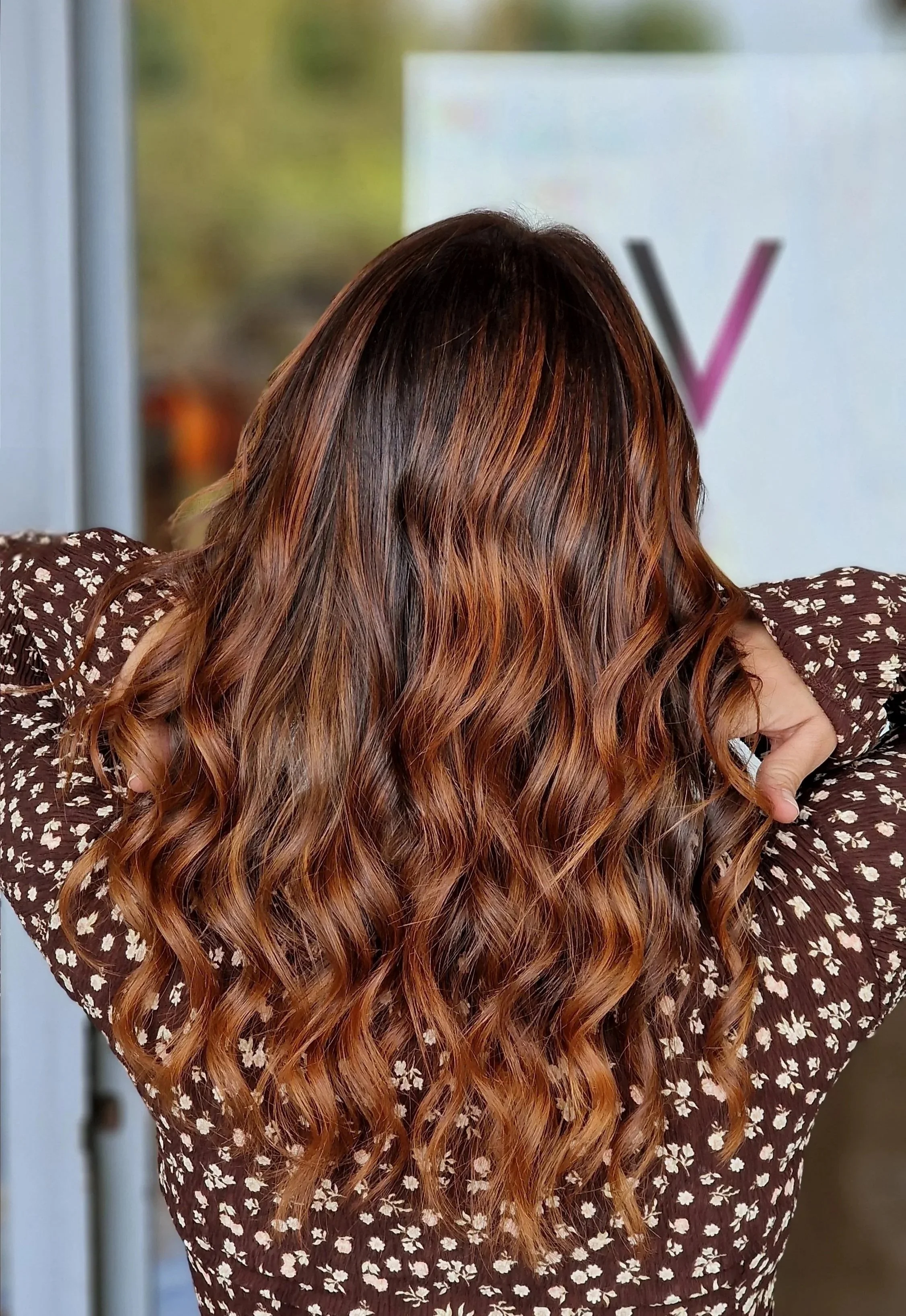 Capelli trattati con approccio delicato e sostenibile