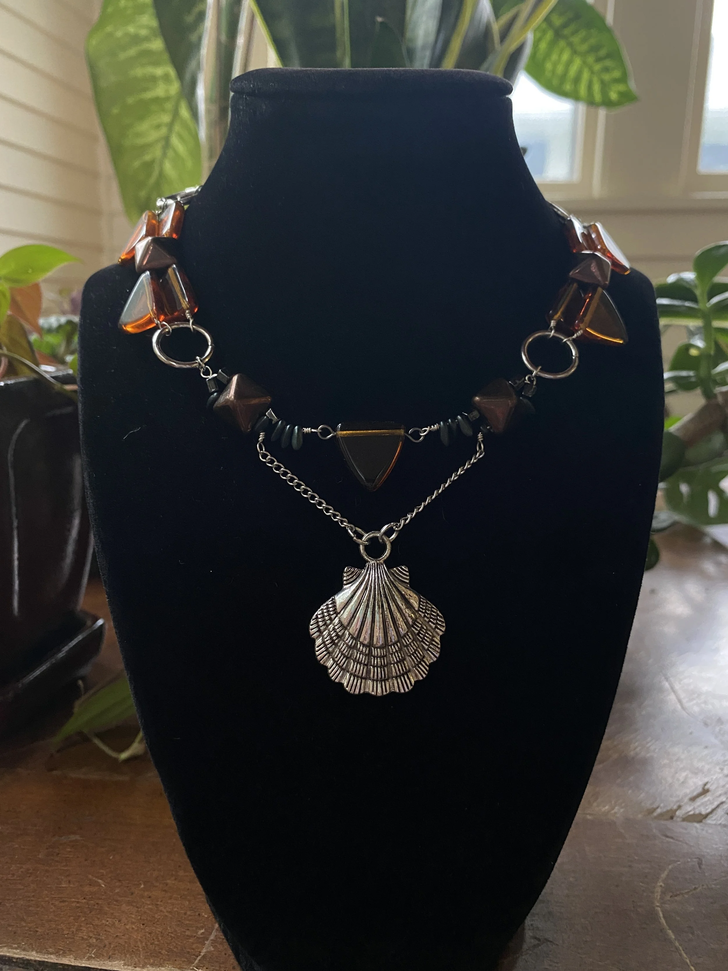 Shell Brown Necklace