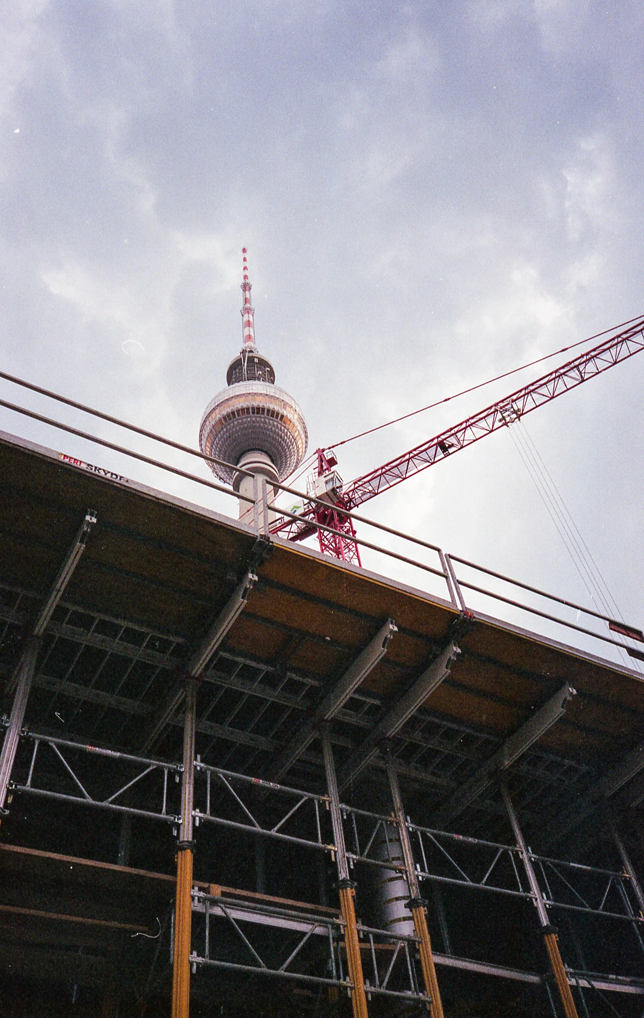 20220818.Superia400.berlinWalkabout-2.jpg