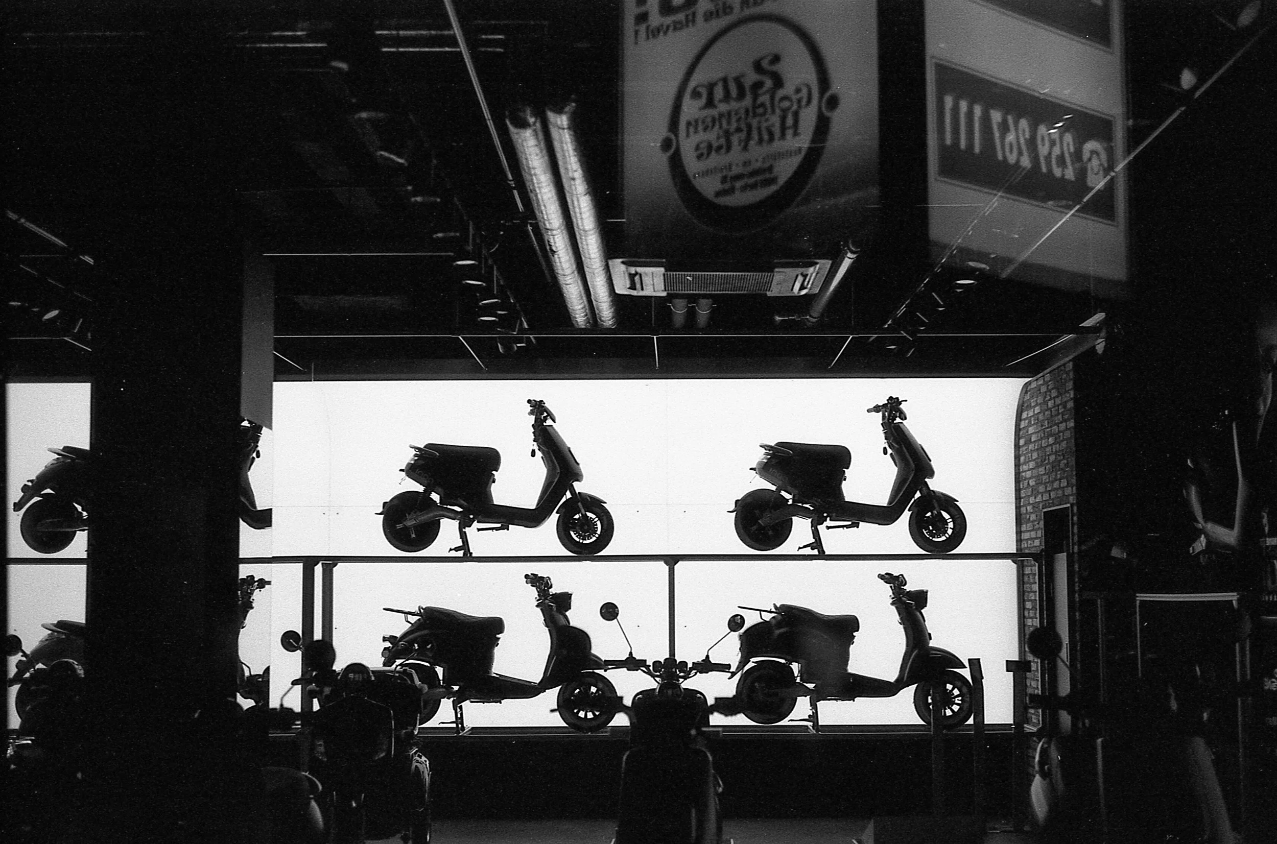 20220818.IlfordFP4.mopedStoreBerlin.jpg