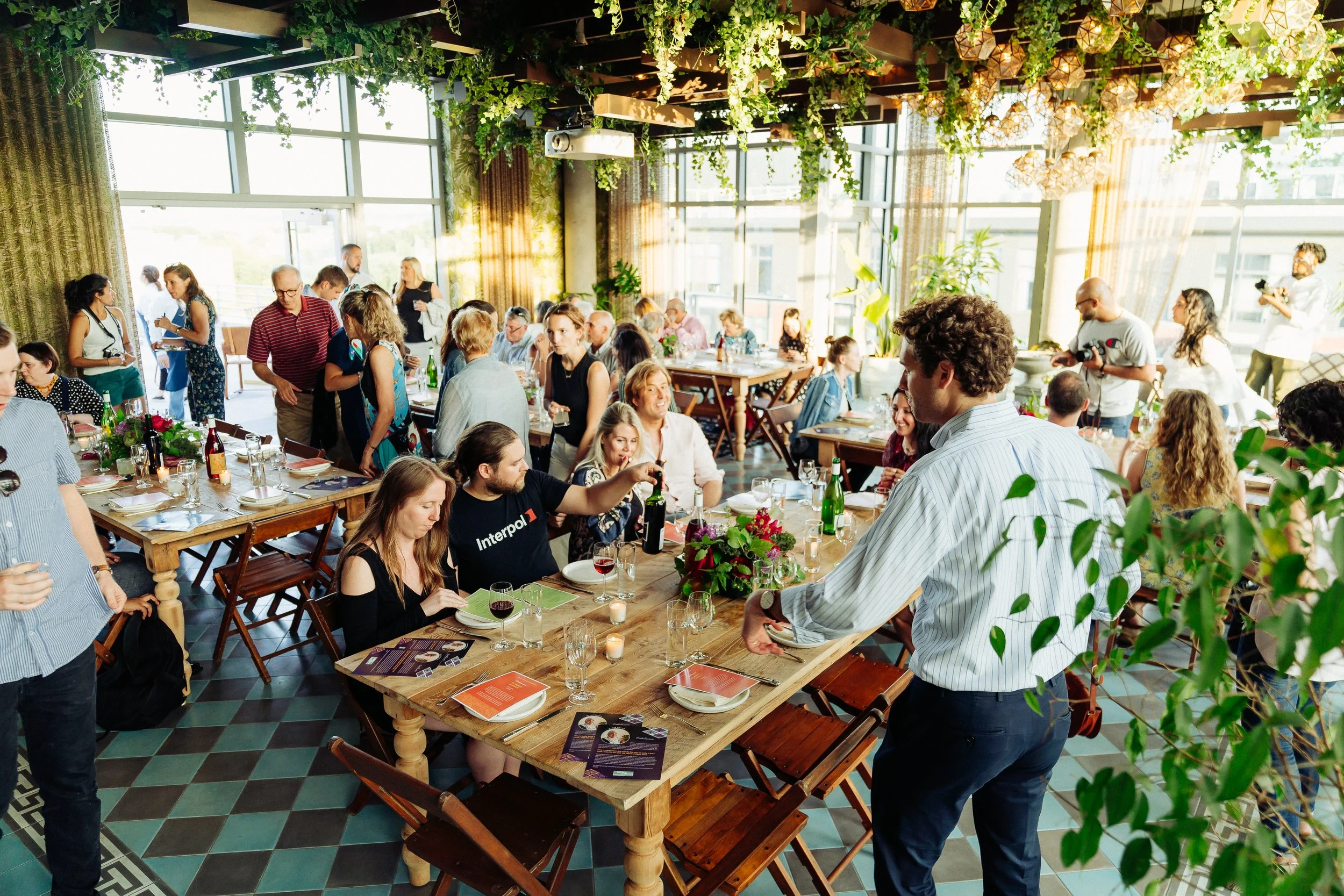 Restaurant roof top dining room with lots of greenery