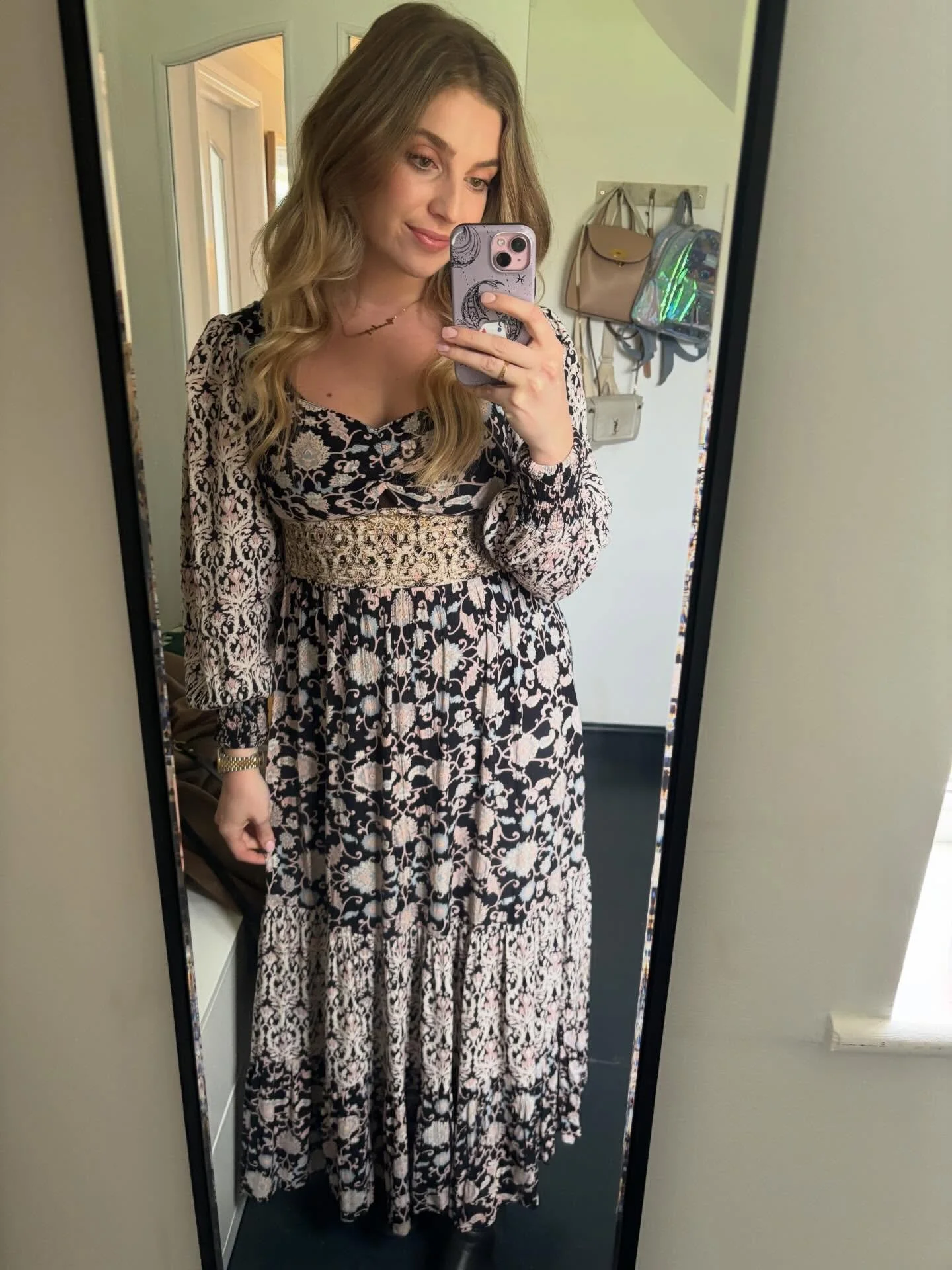 A well needed date day, with some reality thrown in. It&rsquo;s me of course!! A thumb photo is always needed and hope it makes you feel better. As let&rsquo;s be honest, we all look like this when chilling on the sofa. 🥰

#motherhood #unfiltered