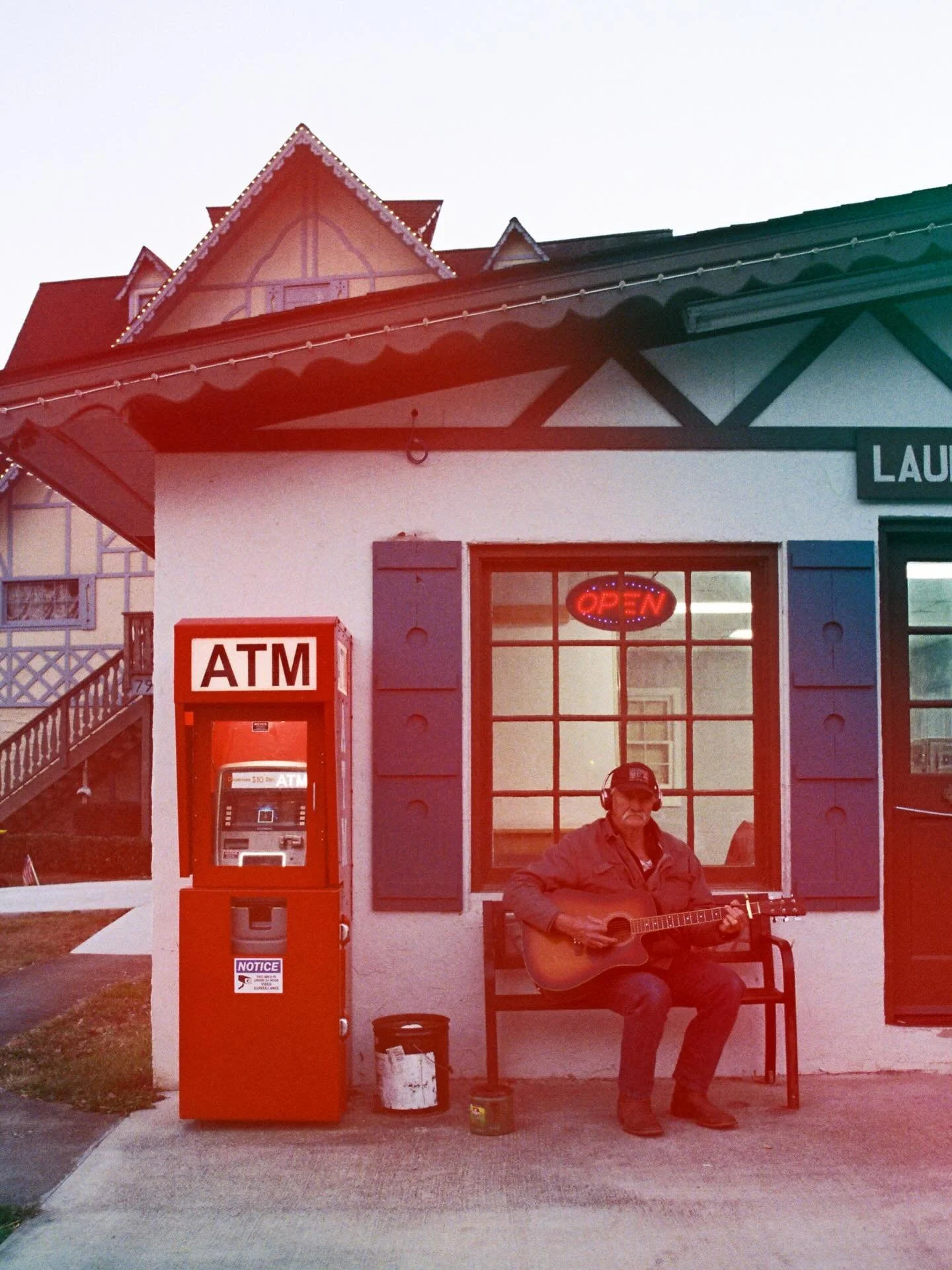 Some of my favorite pictures from last month.

#oldguitarplayers #helengeorgia #filmstreetphotography #kodak