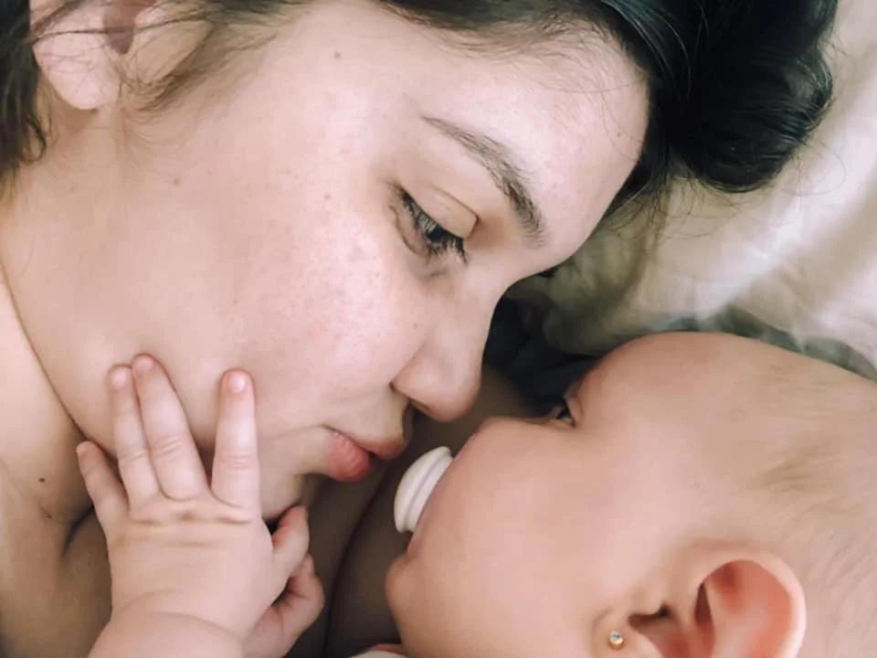 “How to get a newborn to sleep in a bassinet/crib without crying?”