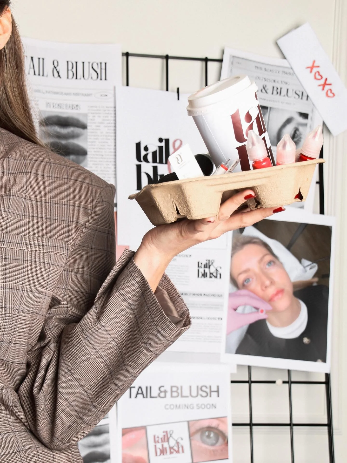 Hot coffee, hotter lips 💋☕
Link in bio to book ✨