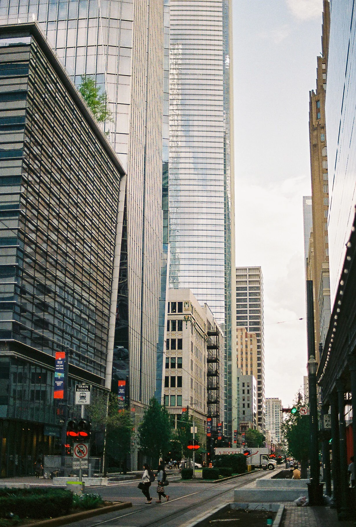 R1-04340-0006.jpg