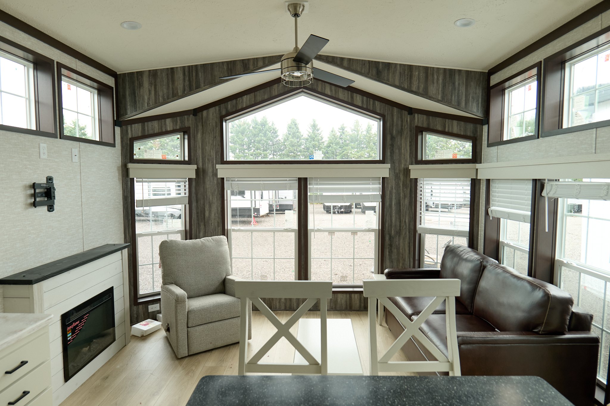 2026 Fairmont Country Manor 148033 3.jpg