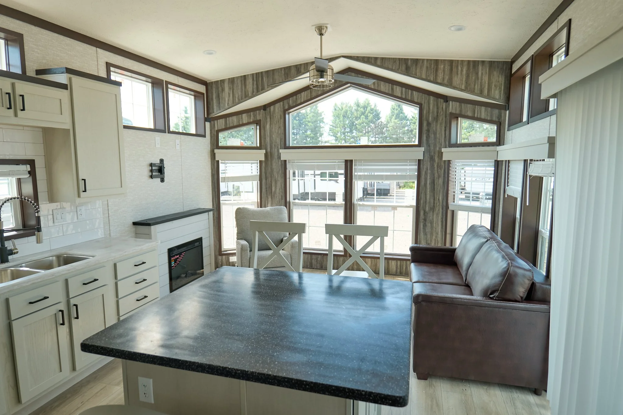 2026 Fairmont Country Manor 1480331.jpg