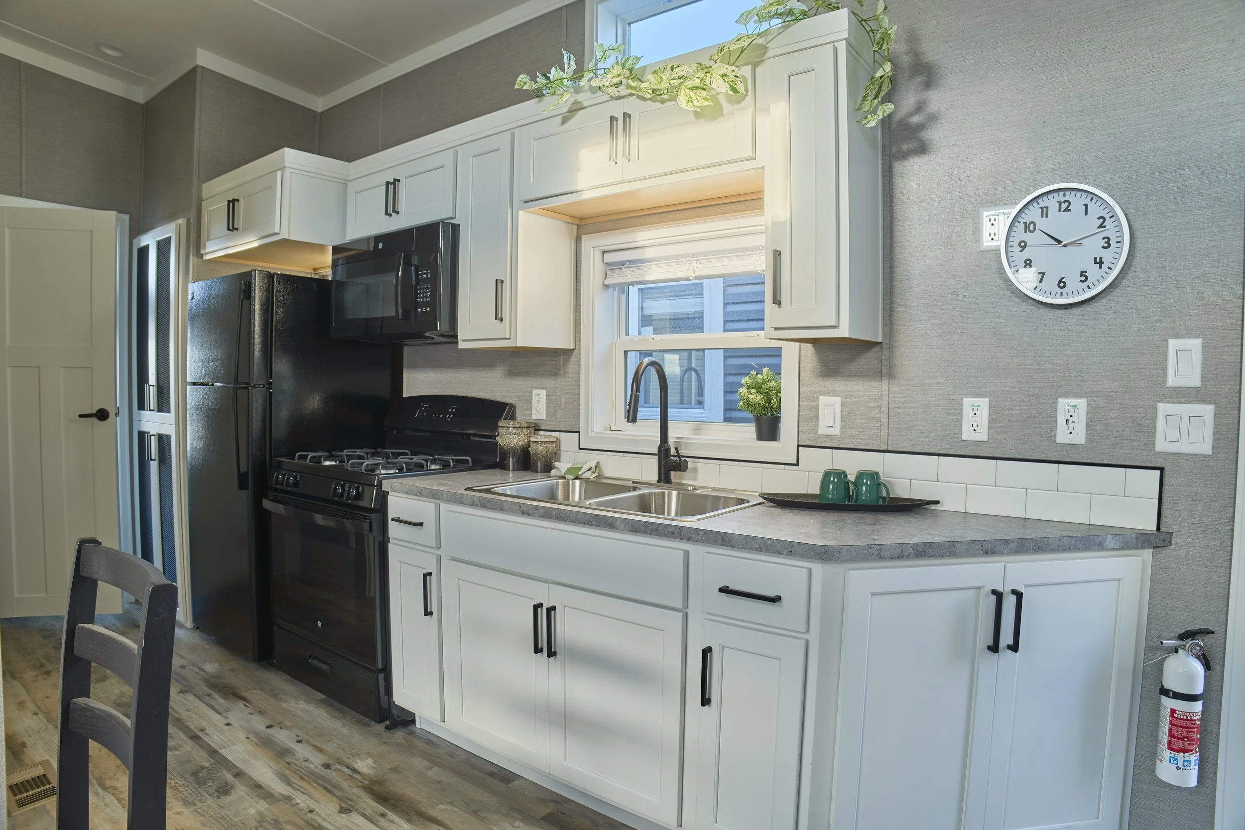 New 2025 Elevation 3 SERIES 122CA 9-lr.jpg