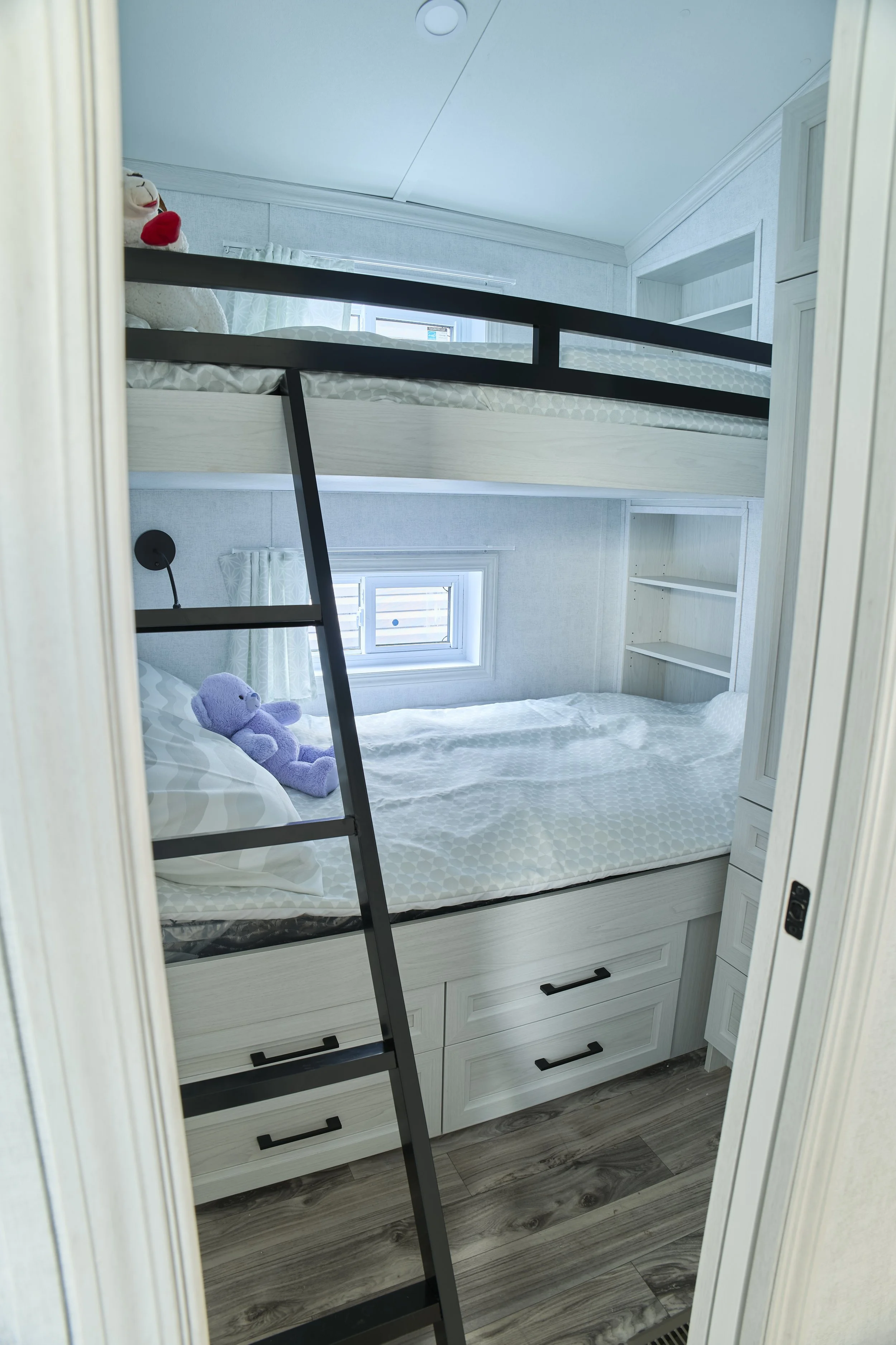 New 2025 GENERAL COACH RESORT SERIES RIDGETOWN 4-lr.jpg