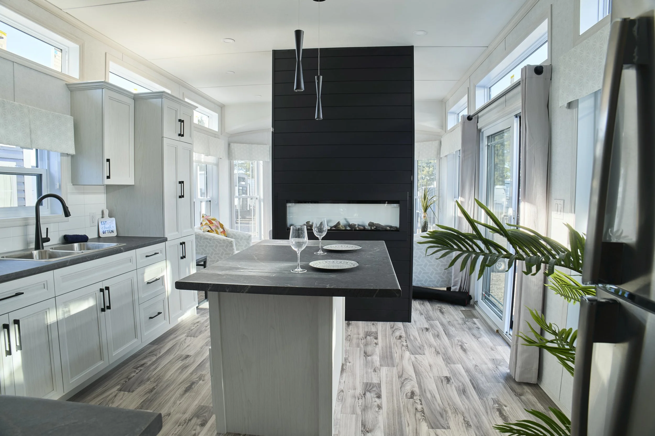 New 2025 GENERAL COACH RESORT SERIES RIDGETOWN 3-lr.jpg