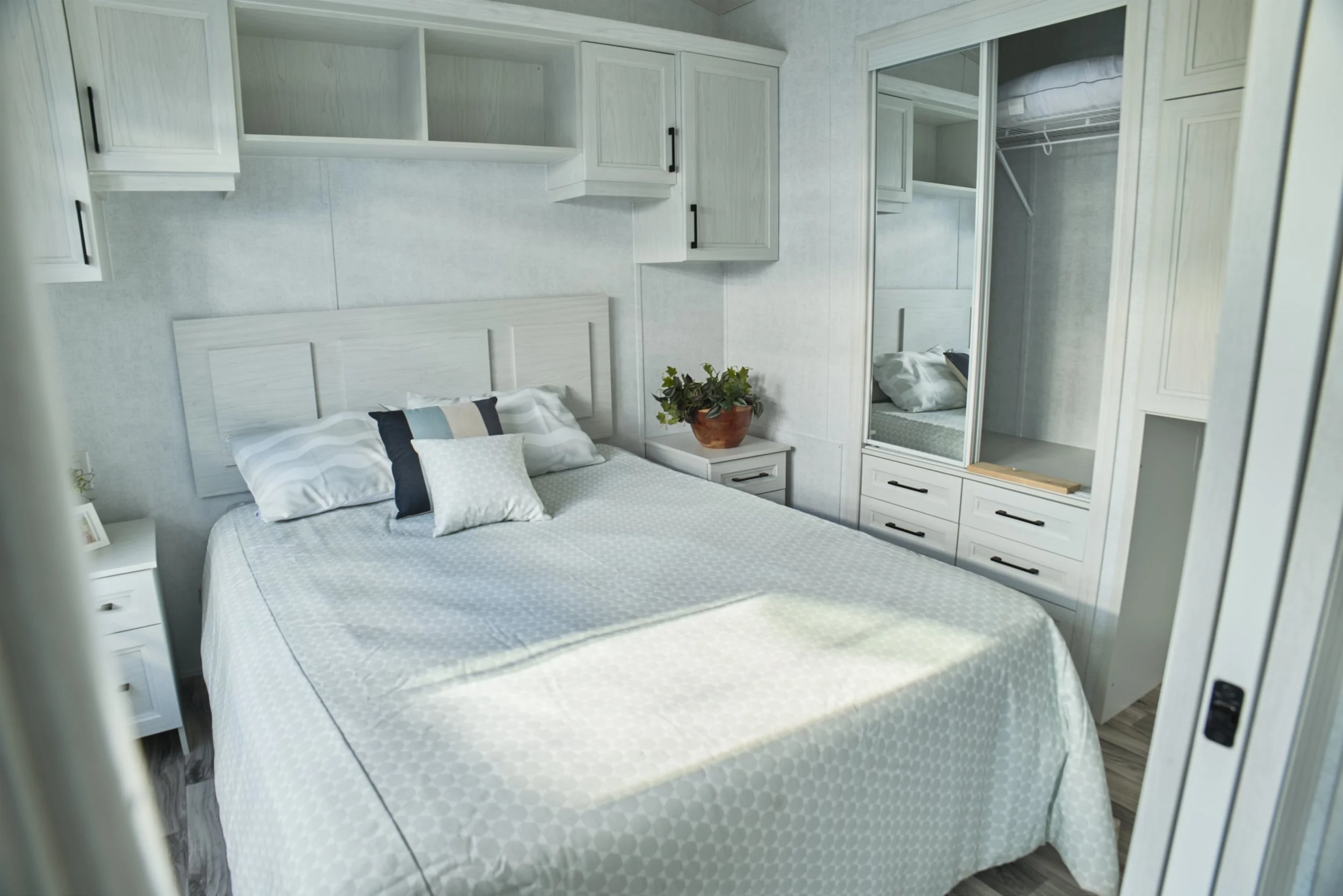 New 2025 GENERAL COACH RESORT SERIES RIDGETOWN 6-lr.jpg