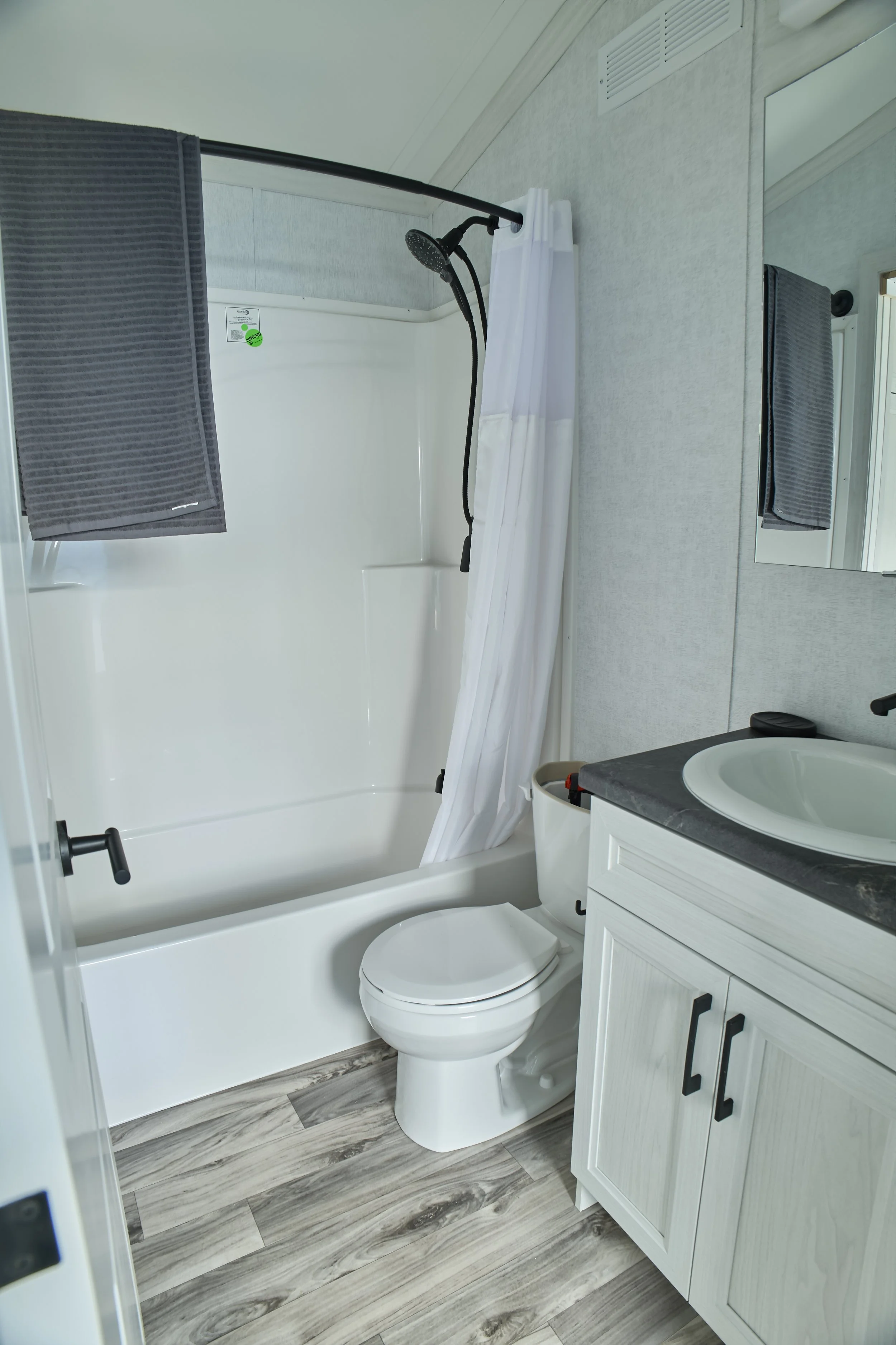 New 2025 GENERAL COACH RESORT SERIES RIDGETOWN 5-lr.jpg