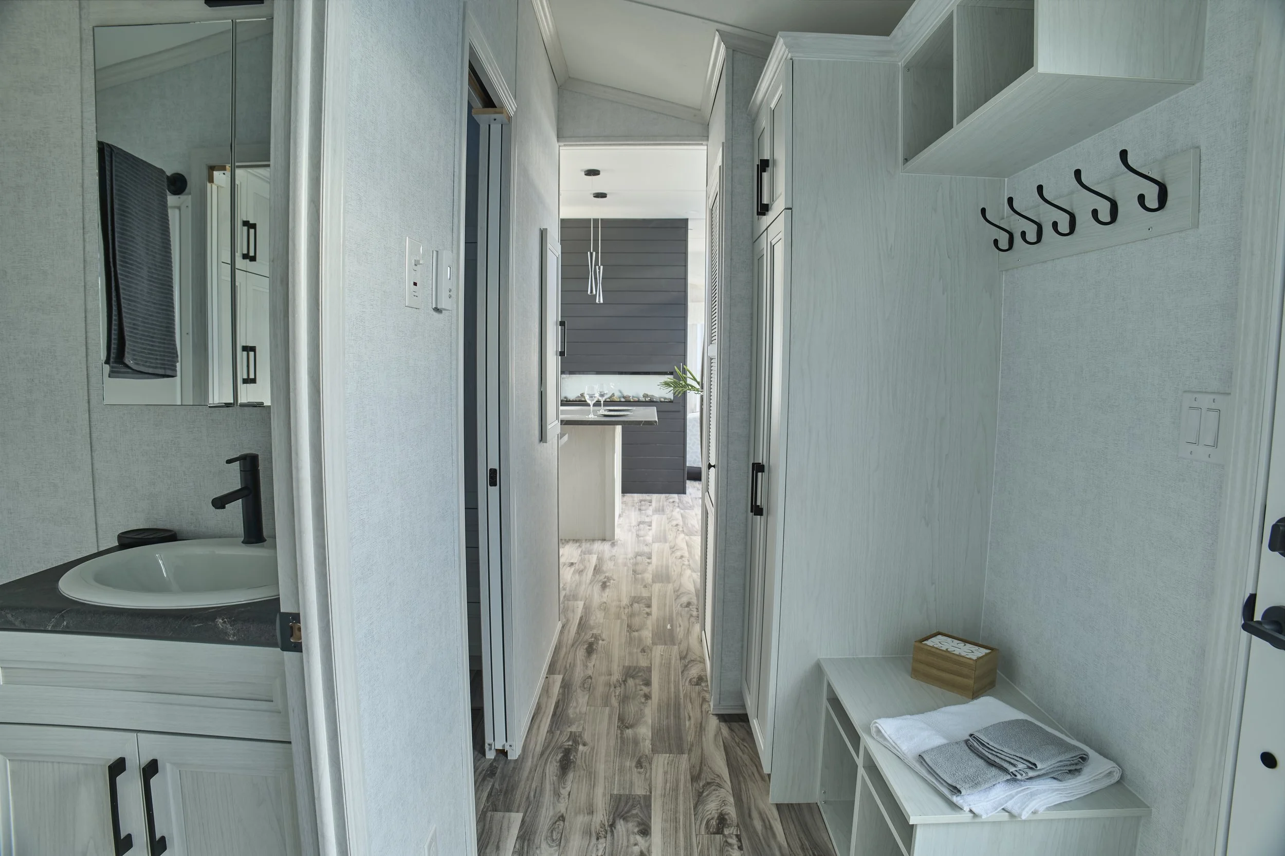 New 2025 GENERAL COACH RESORT SERIES RIDGETOWN 8-lr.jpg